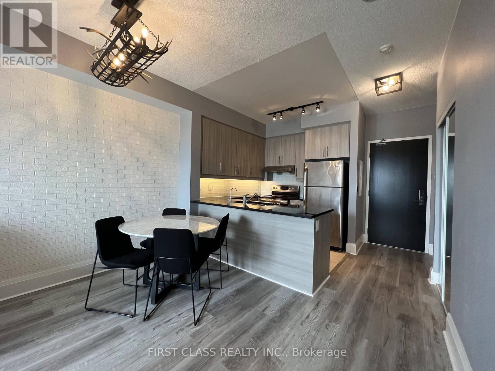 819 - 8110 Birchmount Road, Markham, Ontario  L6G 0E3 - Photo 1 - N12475210