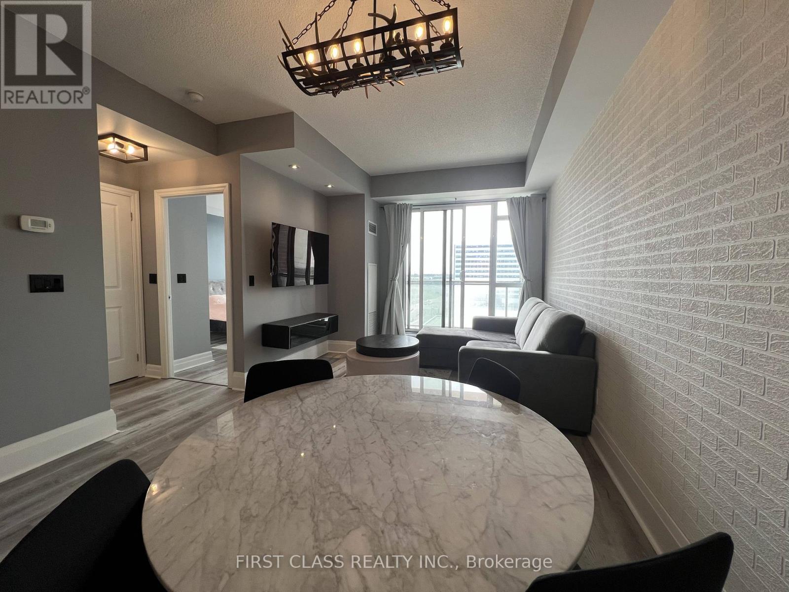819 - 8110 Birchmount Road, Markham, Ontario  L6G 0E3 - Photo 5 - N12475210