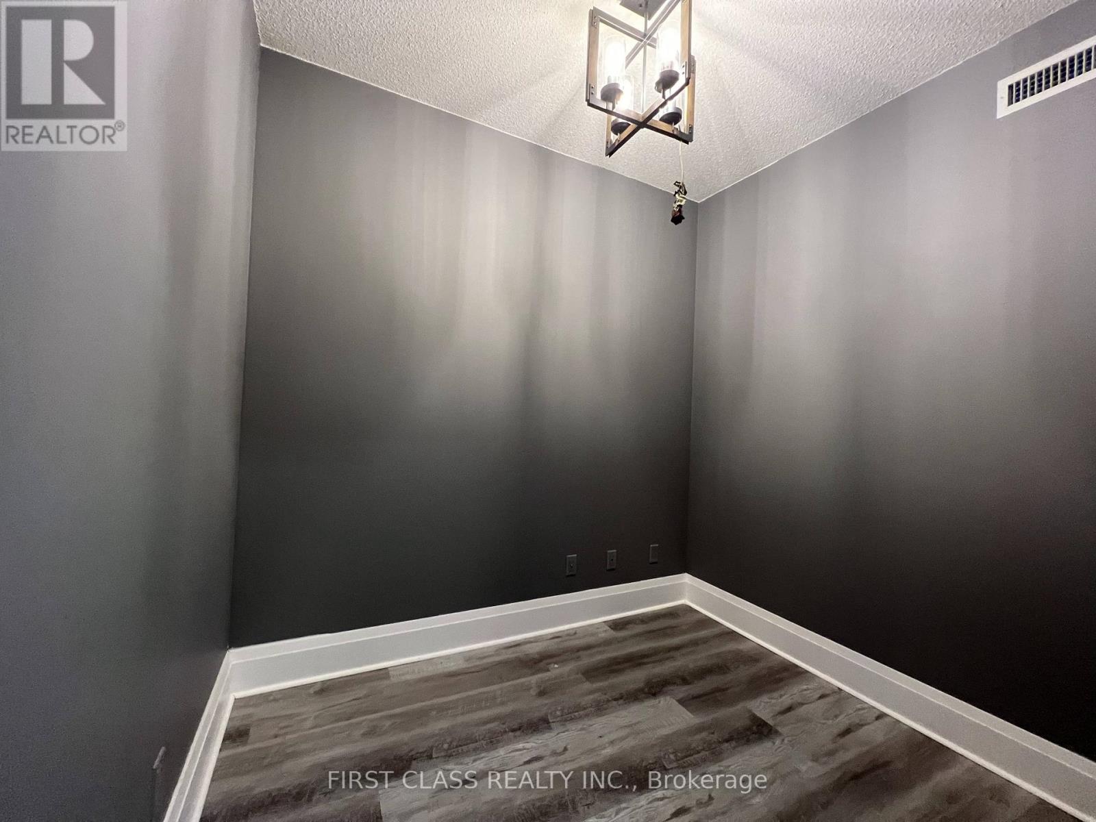 819 - 8110 Birchmount Road, Markham, Ontario  L6G 0E3 - Photo 9 - N12475210