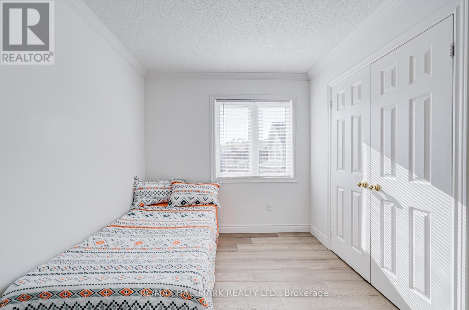 8 Glendower Crescent, Georgina (Keswick North), Ontario  L4P 0A5 - Photo 30 - N12475213