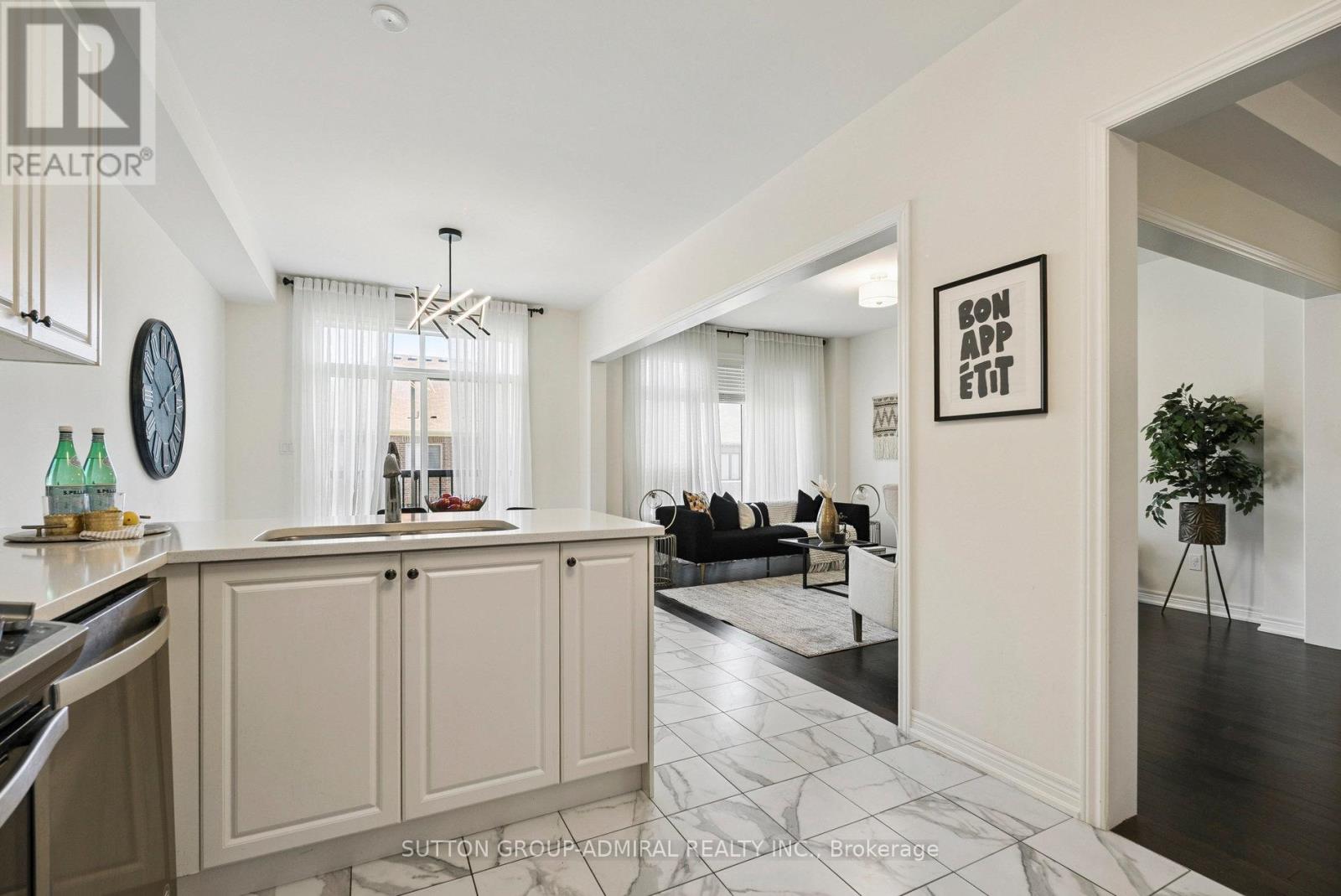 15 John Smith Street, East Gwillimbury, Ontario  L9N 0S7 - Photo 13 - N12475218