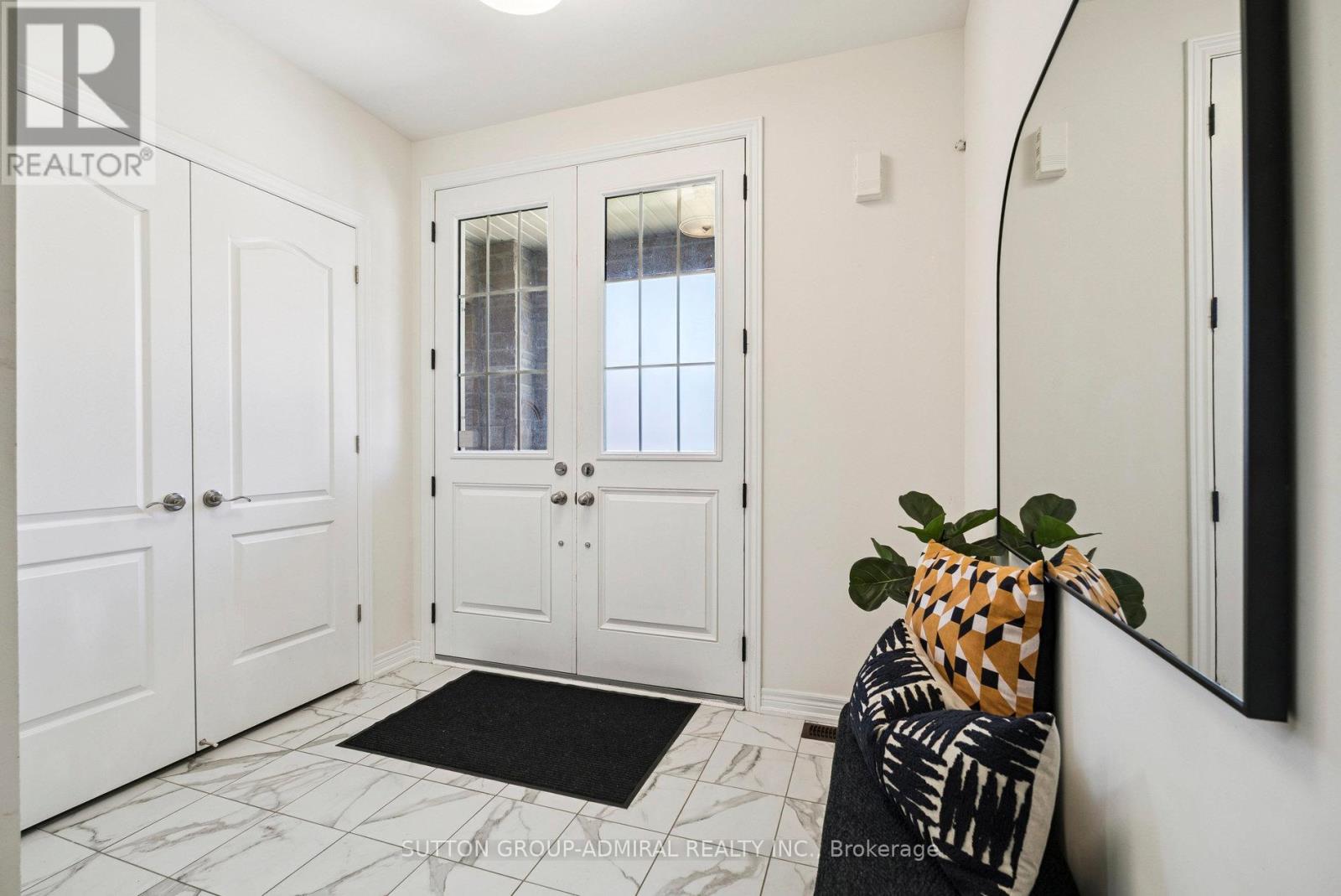 15 John Smith Street, East Gwillimbury, Ontario  L9N 0S7 - Photo 4 - N12475218