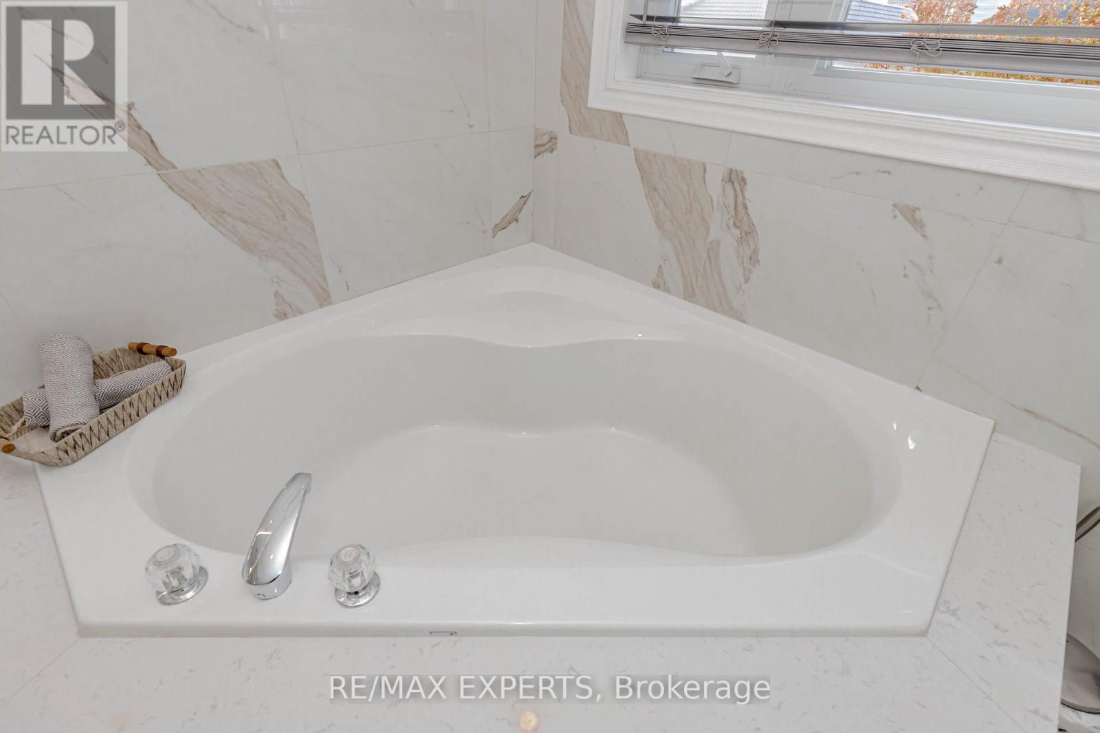 193 Fairlane Crescent, Vaughan (Vellore Village), Ontario  L4H 2H1 - Photo 29 - N12475267
