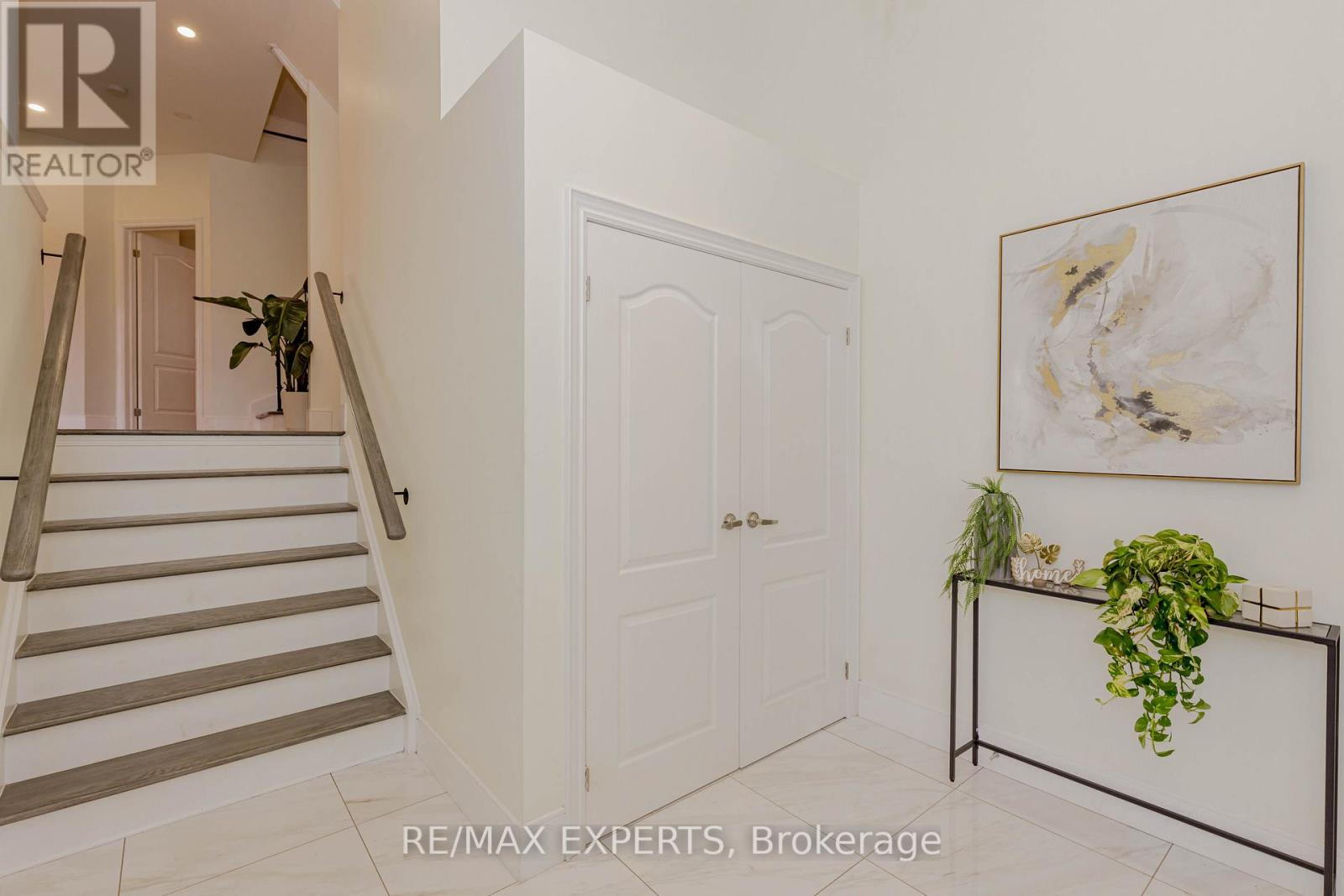 193 Fairlane Crescent, Vaughan (Vellore Village), Ontario  L4H 2H1 - Photo 6 - N12475267
