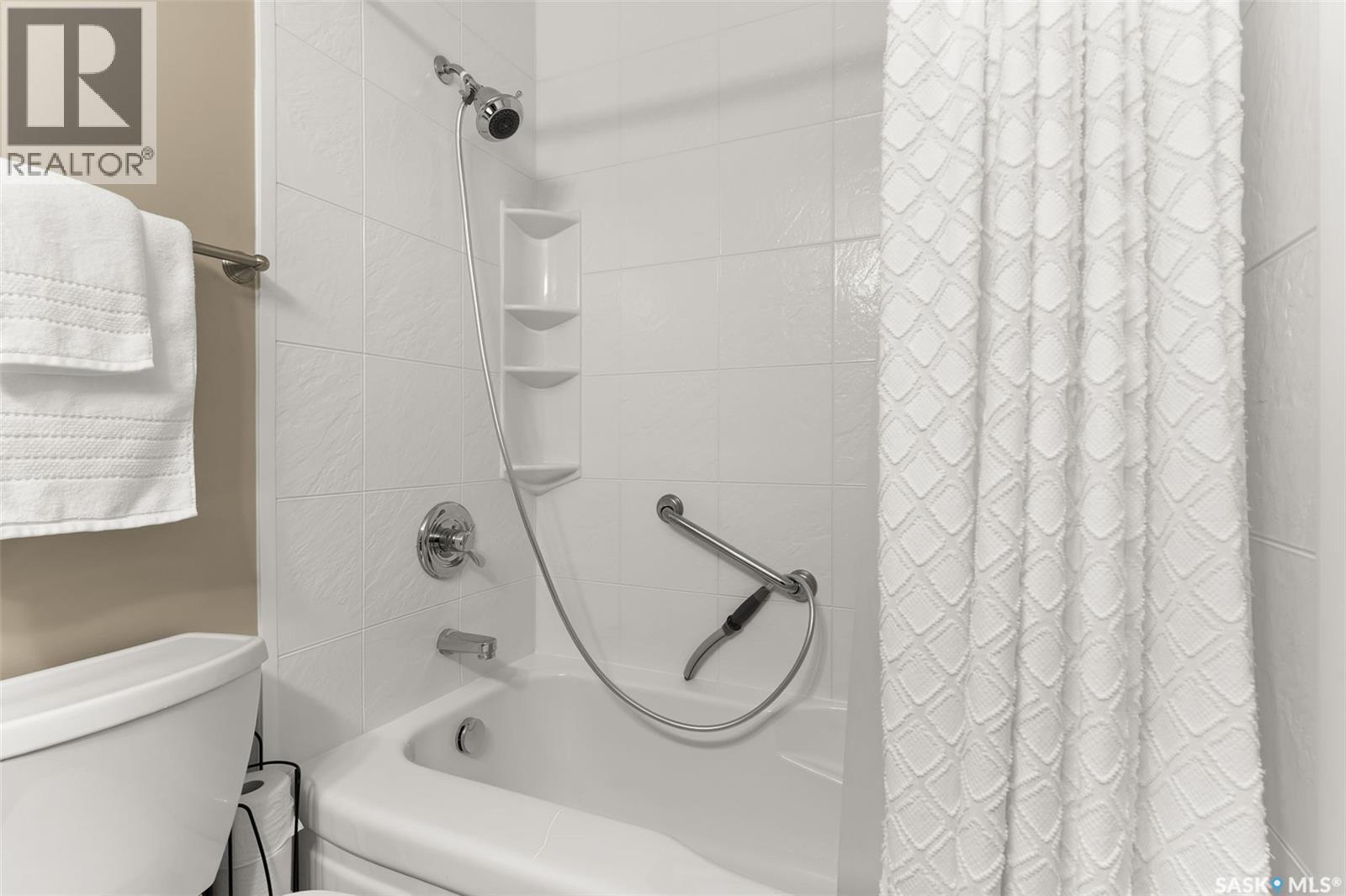 2431 Glamis Place E, Regina, Saskatchewan  S4V 1A5 - Photo 15 - SK021390