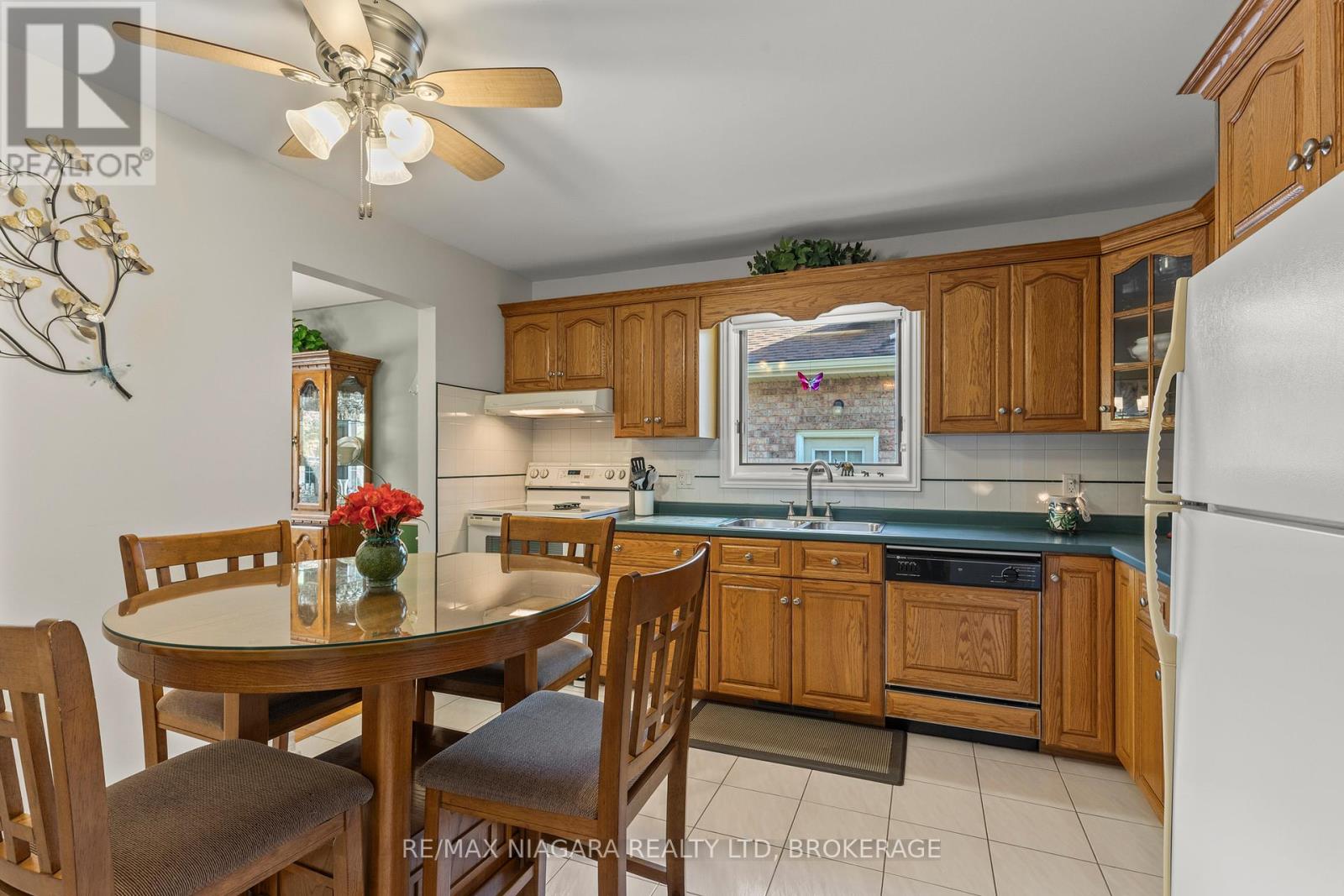 57 Wellandvale Drive, Welland, Ontario  L3C 7C5 - Photo 11 - X12475291