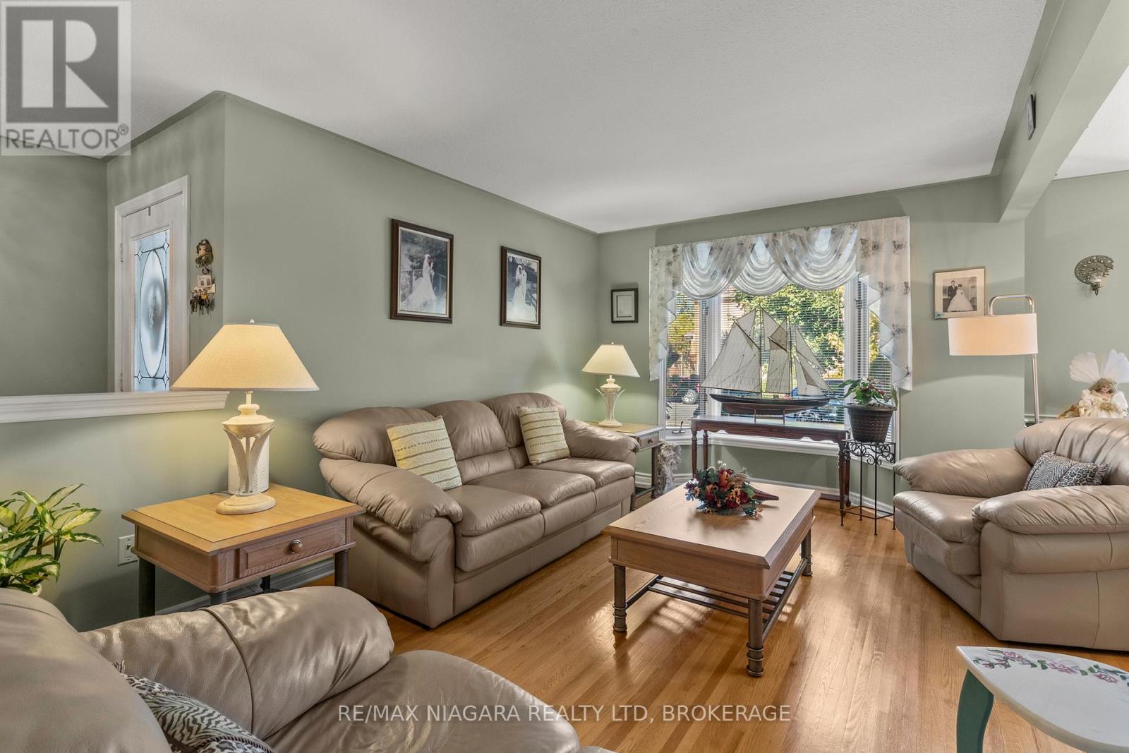 57 Wellandvale Drive, Welland, Ontario  L3C 7C5 - Photo 5 - X12475291