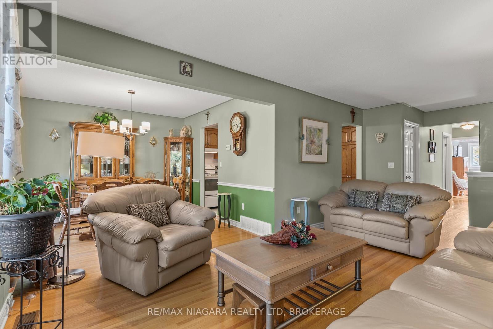 57 Wellandvale Drive, Welland, Ontario  L3C 7C5 - Photo 7 - X12475291