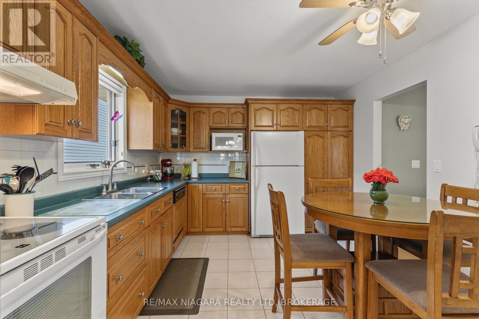 57 Wellandvale Drive, Welland, Ontario  L3C 7C5 - Photo 9 - X12475291