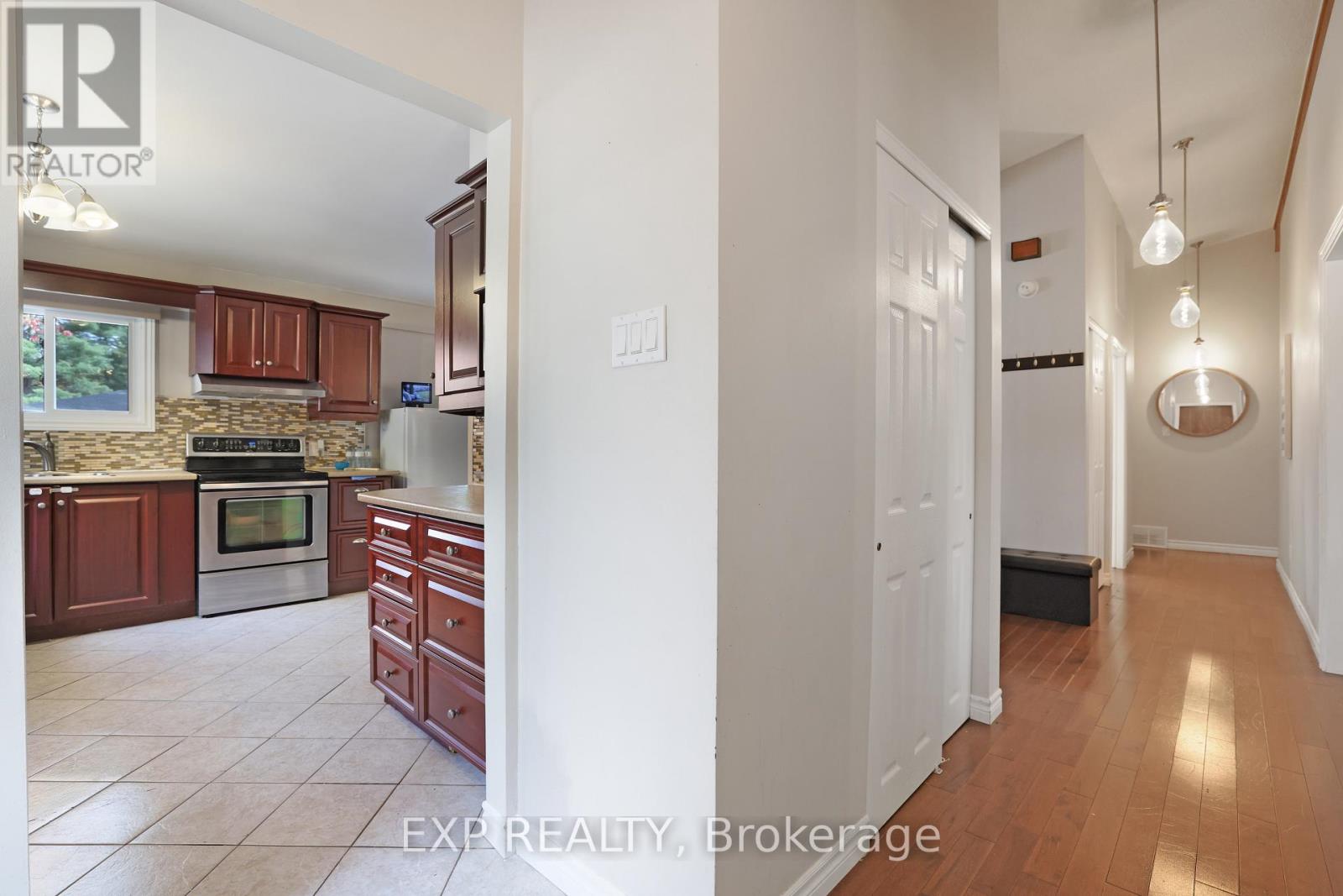 136 Resthaven Avenue, Ottawa, Ontario  K0A 3M0 - Photo 4 - X12475244