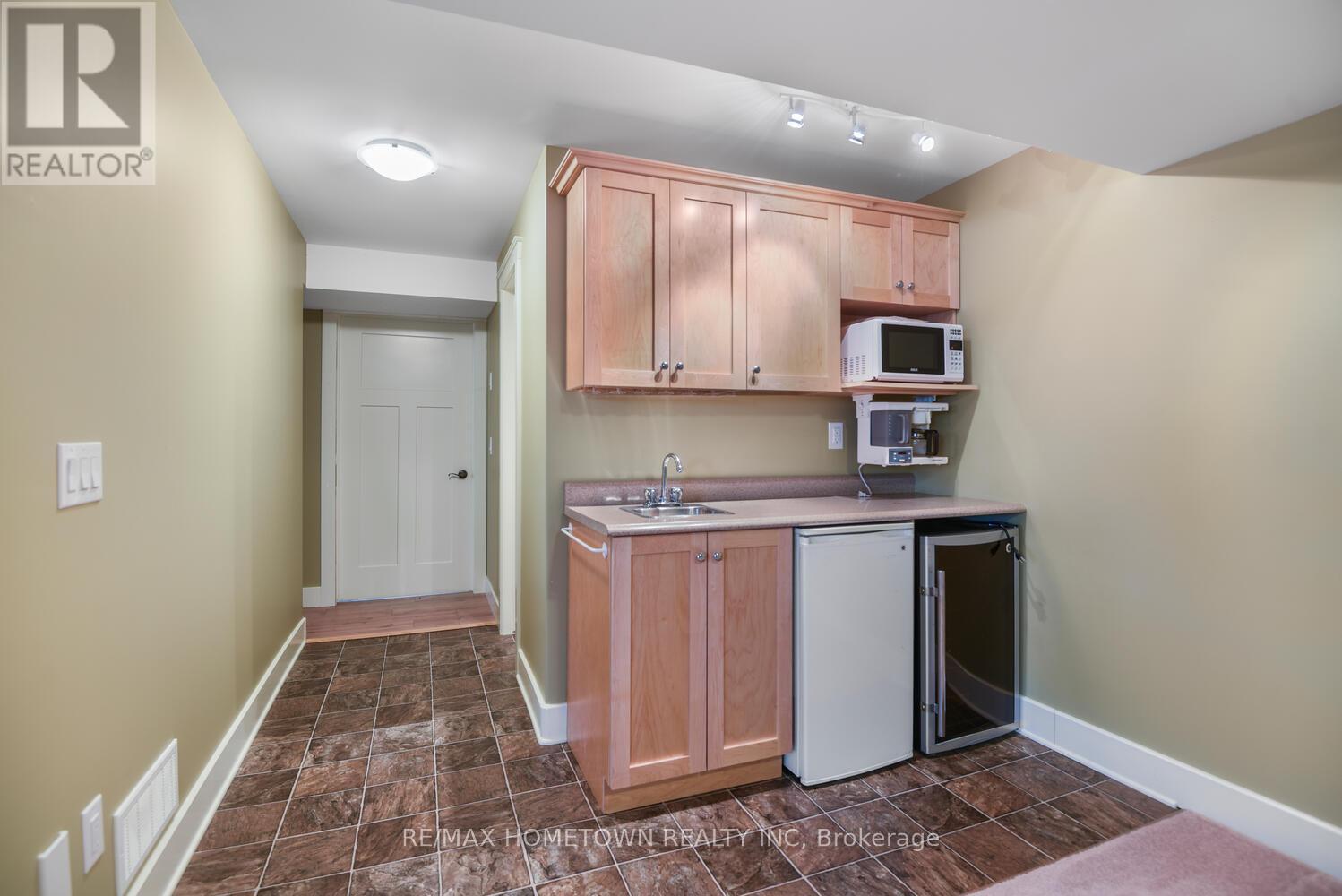 427 Brock Street, Brockville, Ontario  K6V 7H9 - Photo 18 - X12467578
