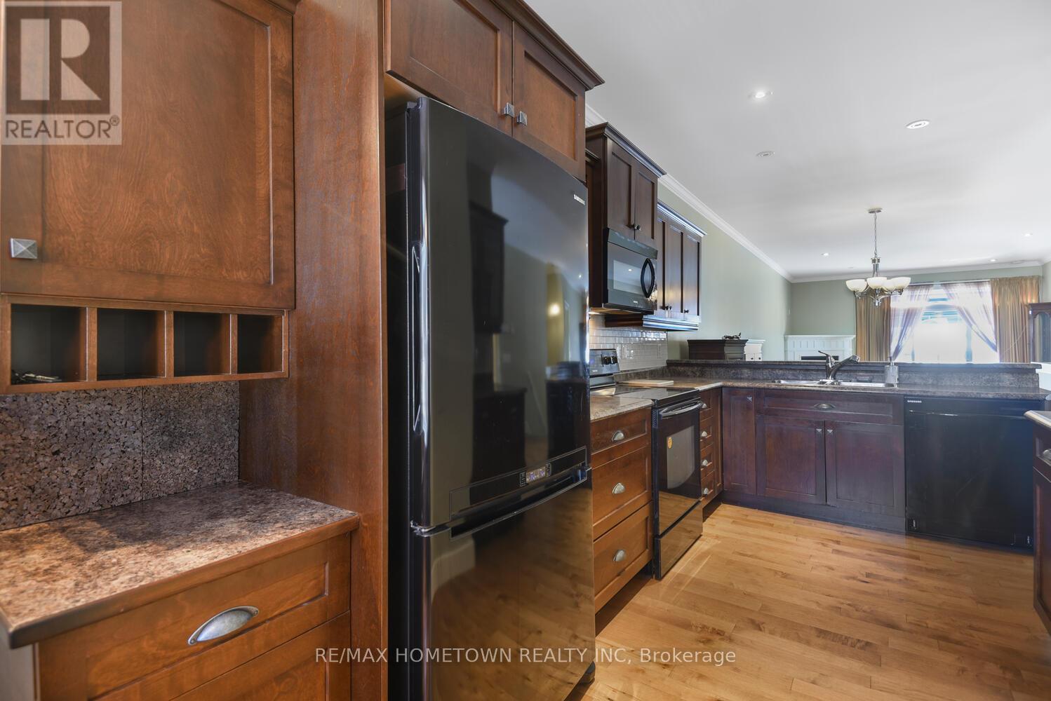 427 Brock Street, Brockville, Ontario  K6V 7H9 - Photo 3 - X12467578