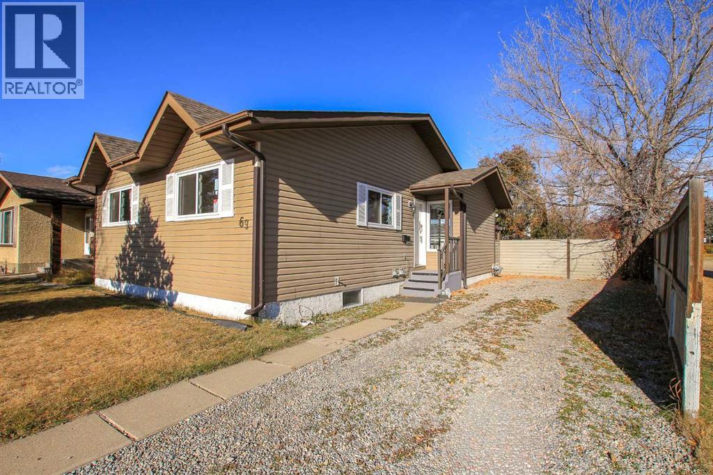 69 Erickson Drive, Red Deer, Alberta  T4R 1X8 - Photo 3 - A2266026