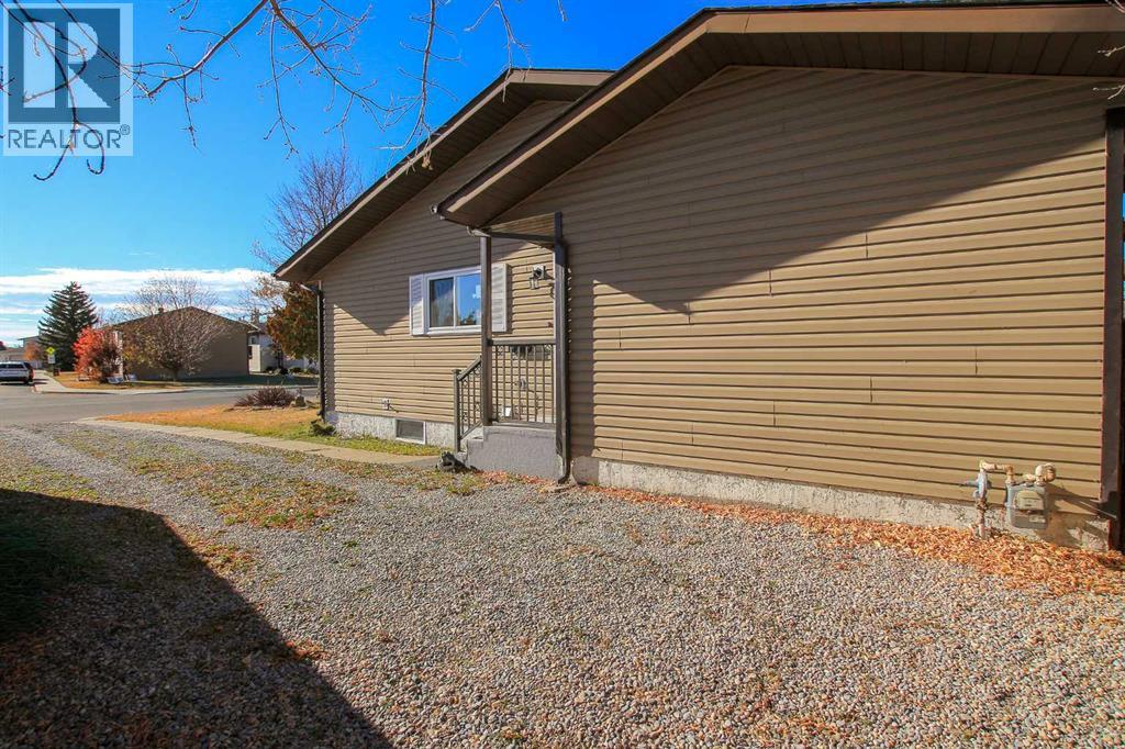 69 Erickson Drive, Red Deer, Alberta  T4R 1X8 - Photo 4 - A2266026