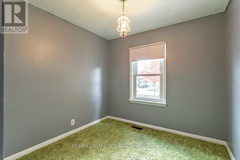 165 Ellsworth Crescent, London East (East O), Ontario  N5W 1J5 - Photo 10 - X12475286
