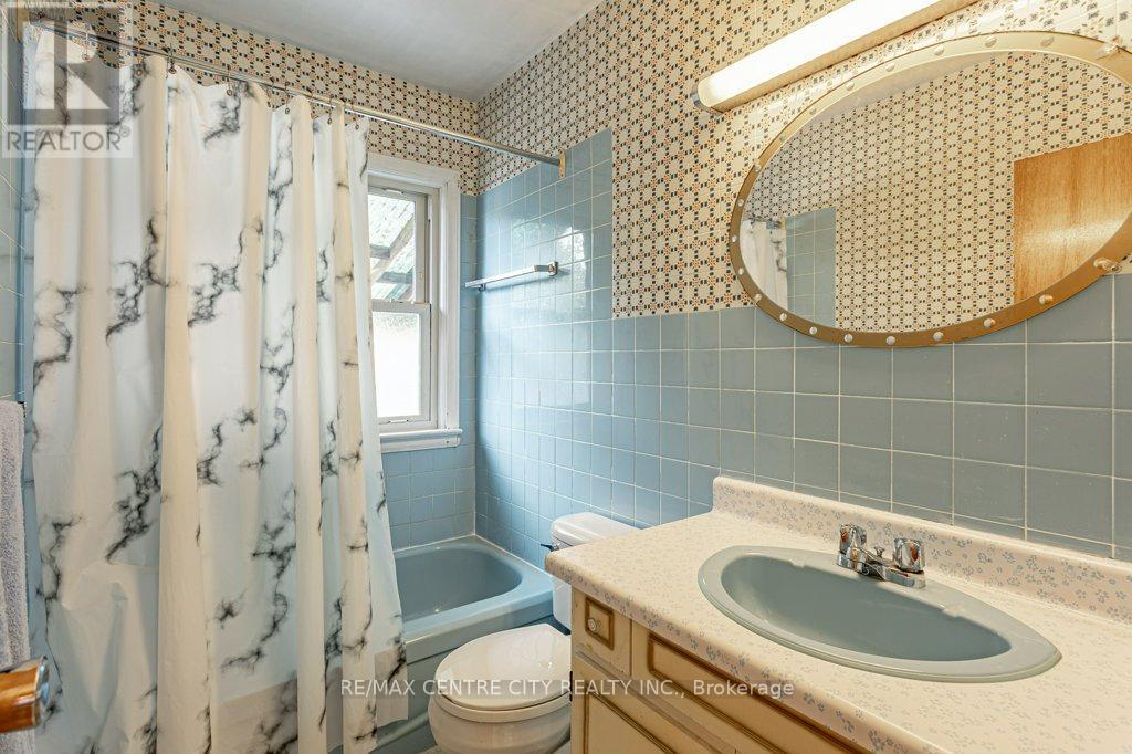 165 Ellsworth Crescent, London East (East O), Ontario  N5W 1J5 - Photo 12 - X12475286