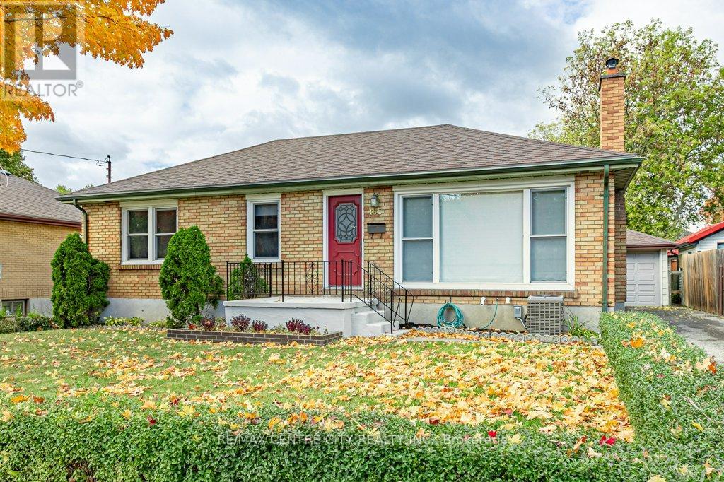 165 Ellsworth Crescent, London East (East O), Ontario  N5W 1J5 - Photo 2 - X12475286