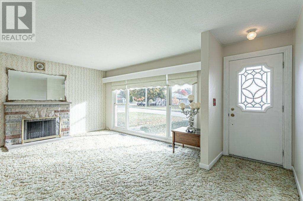 165 Ellsworth Crescent, London East (East O), Ontario  N5W 1J5 - Photo 4 - X12475286