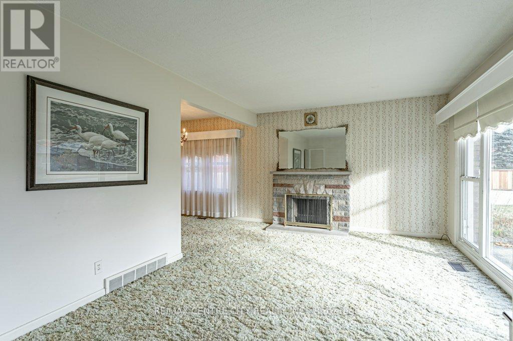 165 Ellsworth Crescent, London East (East O), Ontario  N5W 1J5 - Photo 5 - X12475286