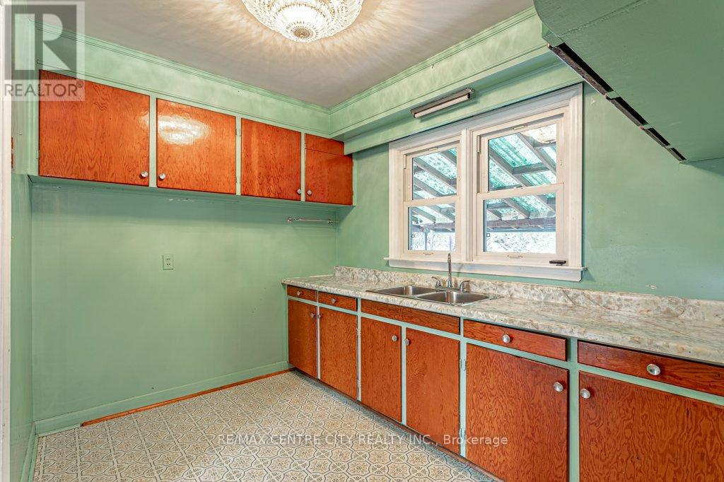 165 Ellsworth Crescent, London East (East O), Ontario  N5W 1J5 - Photo 8 - X12475286