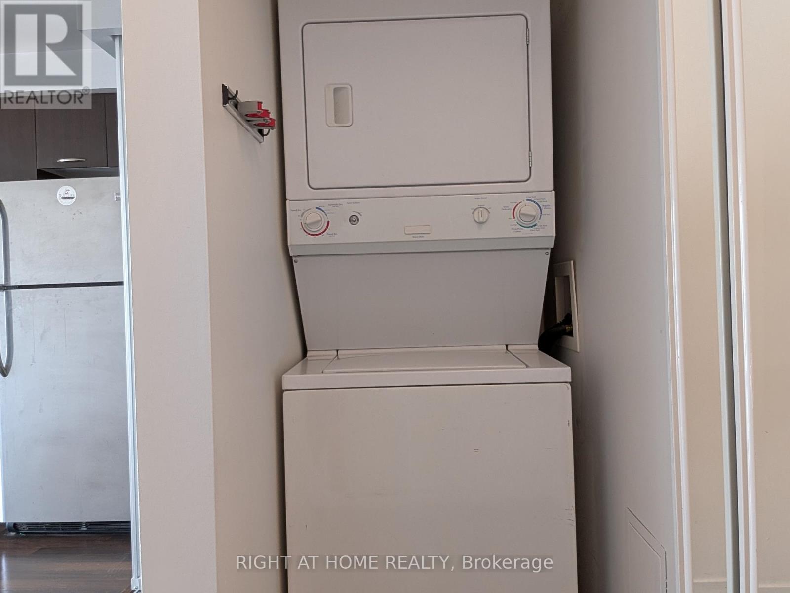 825 - 38 Joe Shuster Way, Toronto, Ontario  M6K 0A5 - Photo 10 - W12475203