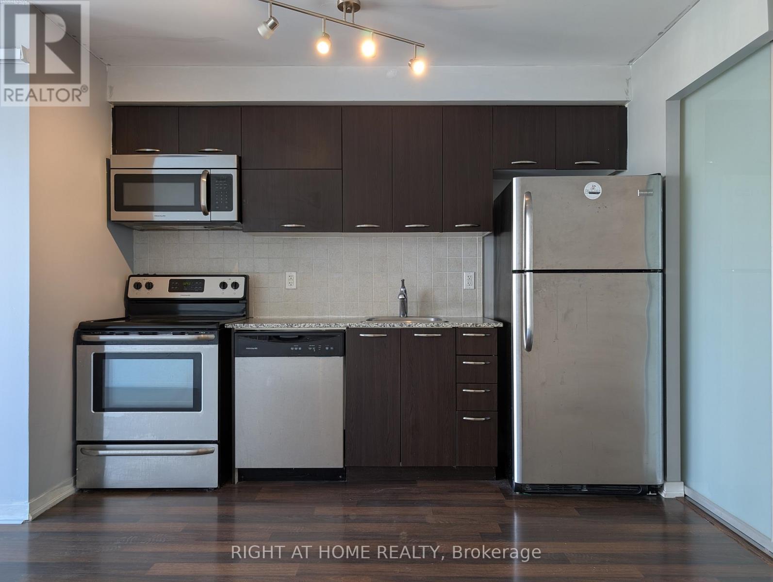 825 - 38 Joe Shuster Way, Toronto, Ontario  M6K 0A5 - Photo 4 - W12475203