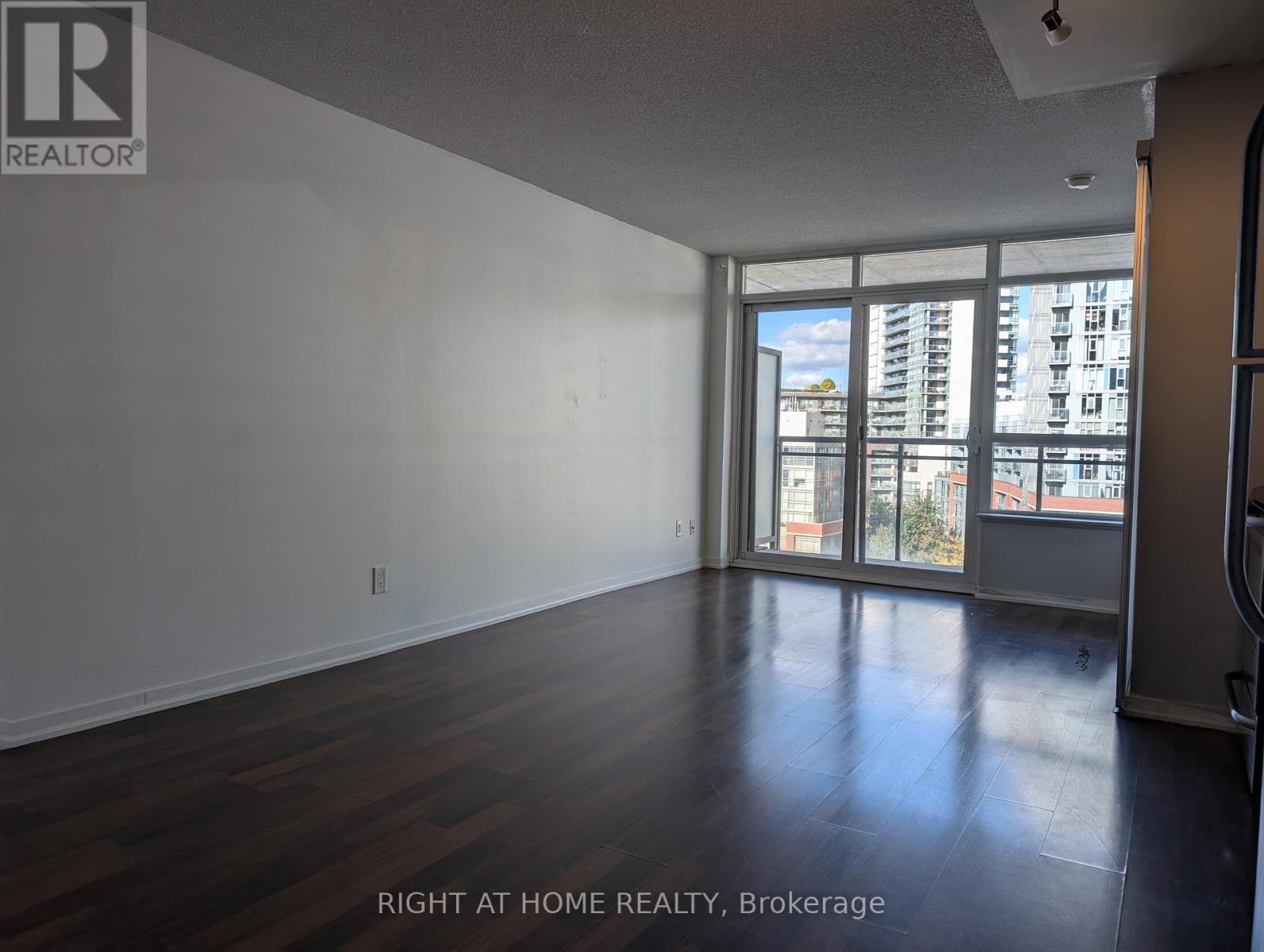 825 - 38 Joe Shuster Way, Toronto, Ontario  M6K 0A5 - Photo 6 - W12475203