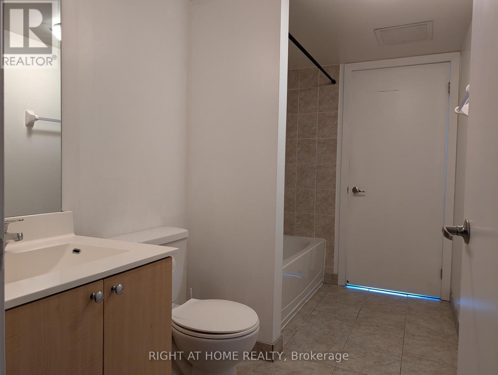 825 - 38 Joe Shuster Way, Toronto, Ontario  M6K 0A5 - Photo 9 - W12475203