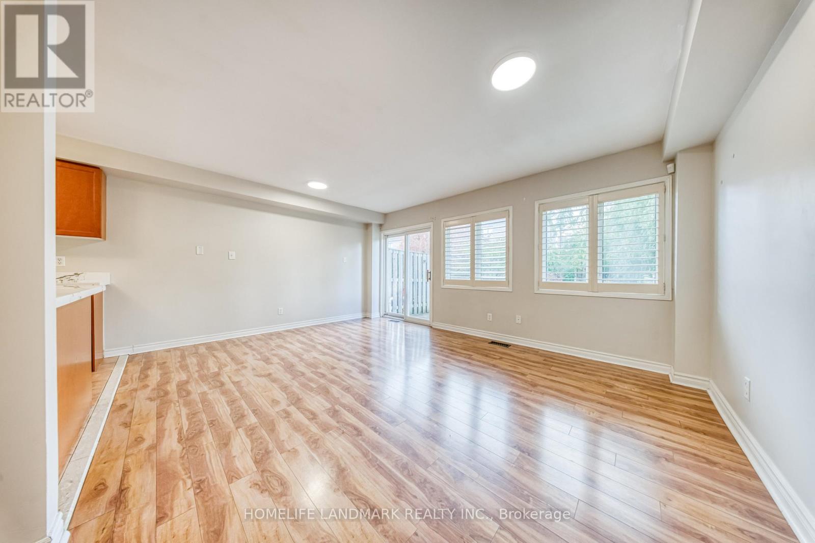 2422 Nichols Drive, Oakville, Ontario  L6H 6T2 - Photo 10 - W12475225