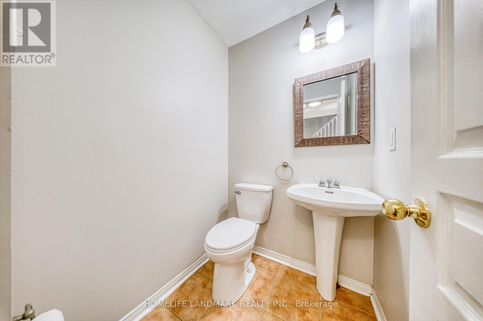 2422 Nichols Drive, Oakville, Ontario  L6H 6T2 - Photo 14 - W12475225
