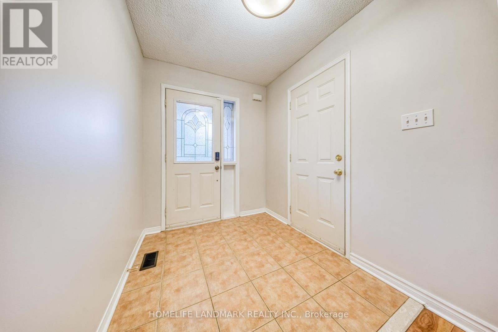 2422 Nichols Drive, Oakville, Ontario  L6H 6T2 - Photo 2 - W12475225