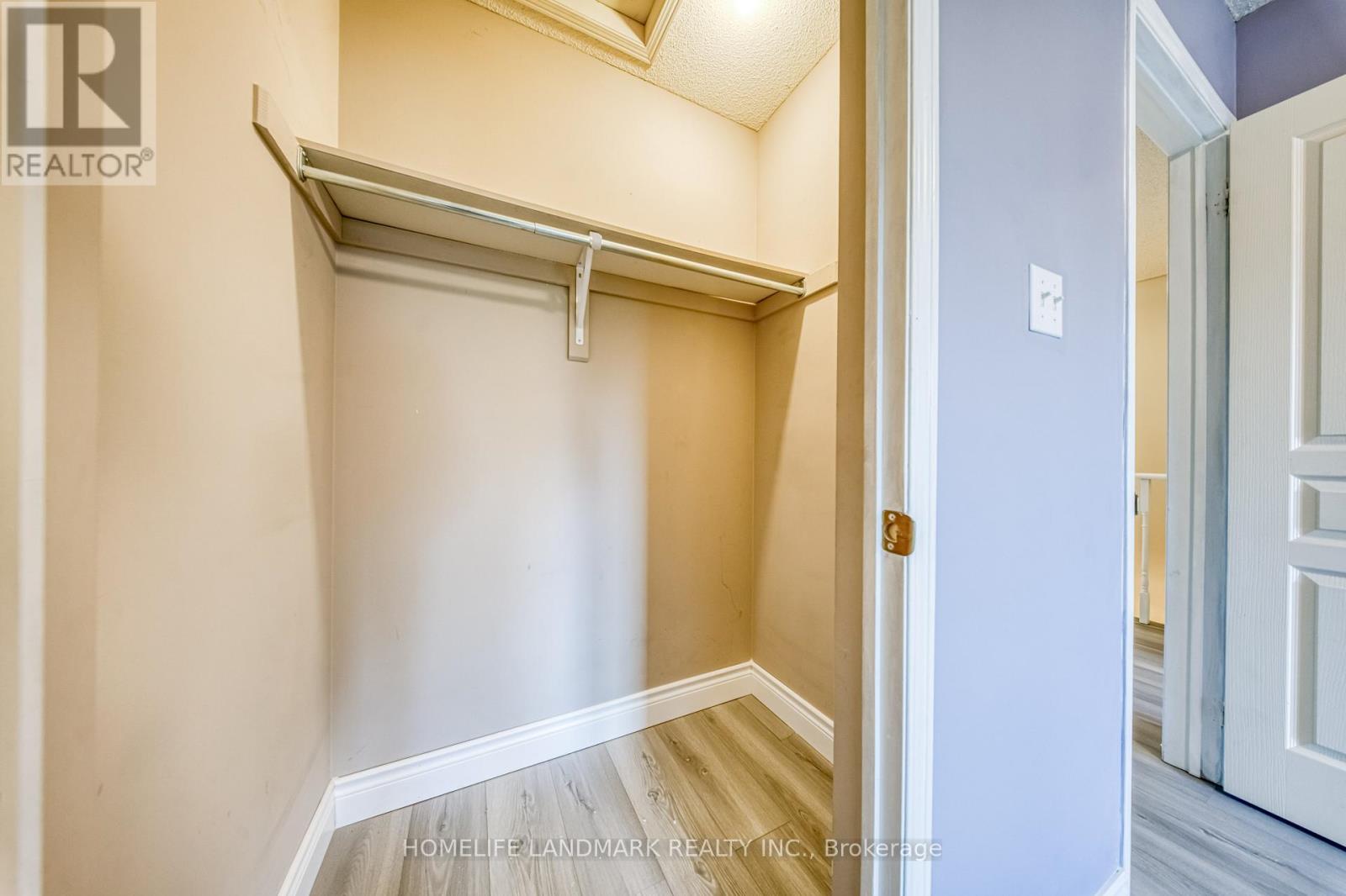2422 Nichols Drive, Oakville, Ontario  L6H 6T2 - Photo 21 - W12475225