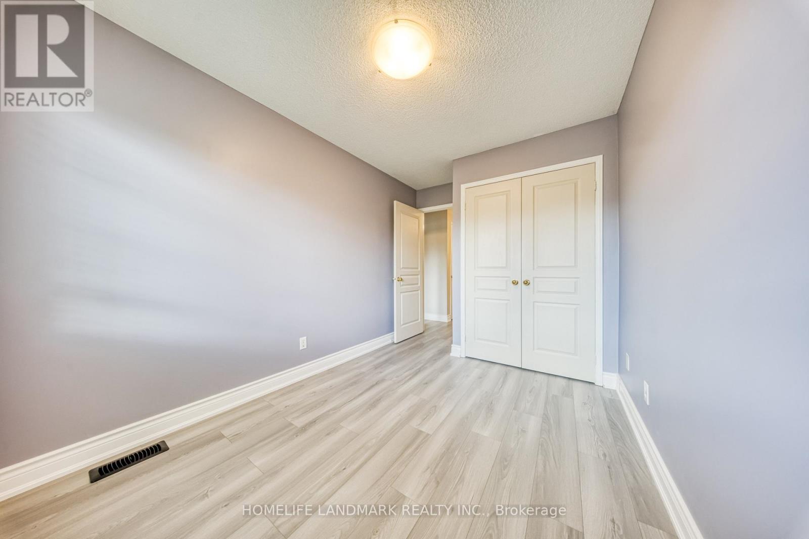 2422 Nichols Drive, Oakville, Ontario  L6H 6T2 - Photo 23 - W12475225