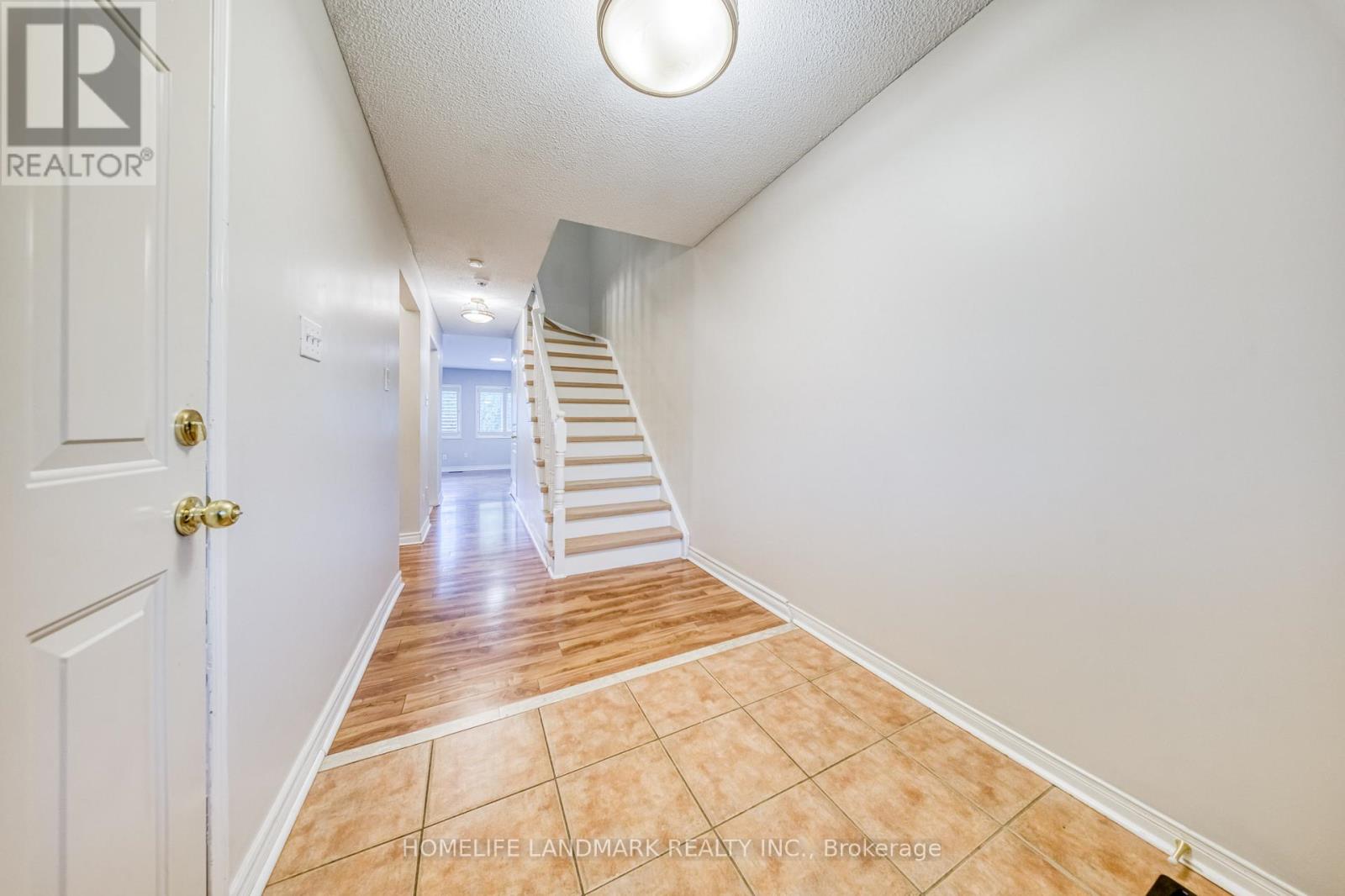 2422 Nichols Drive, Oakville, Ontario  L6H 6T2 - Photo 3 - W12475225
