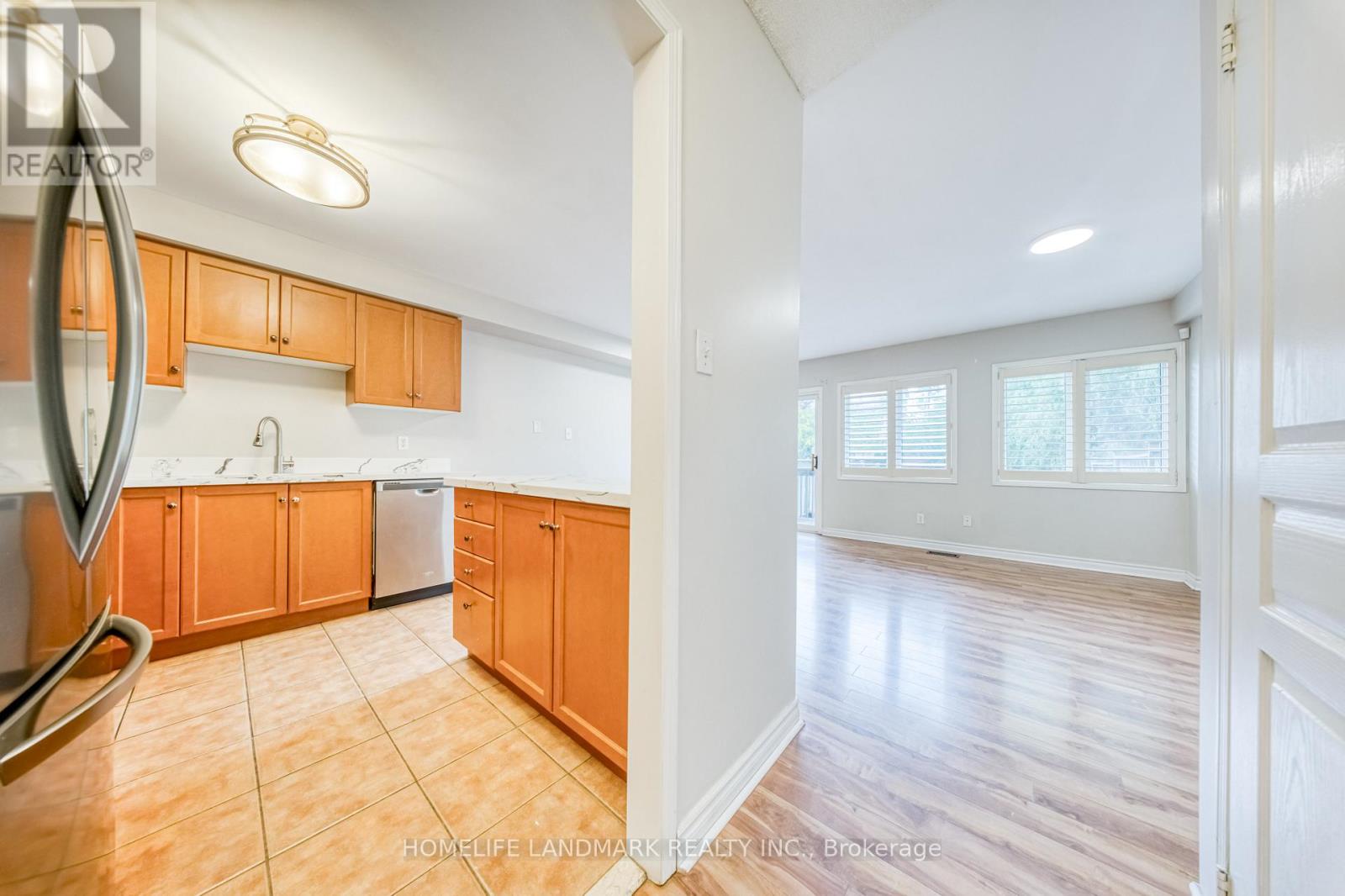 2422 Nichols Drive, Oakville, Ontario  L6H 6T2 - Photo 5 - W12475225
