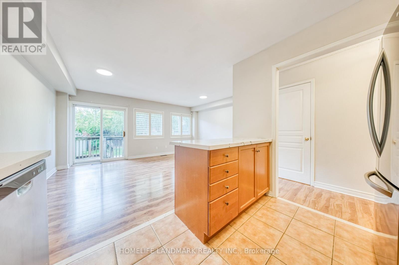 2422 Nichols Drive, Oakville, Ontario  L6H 6T2 - Photo 9 - W12475225