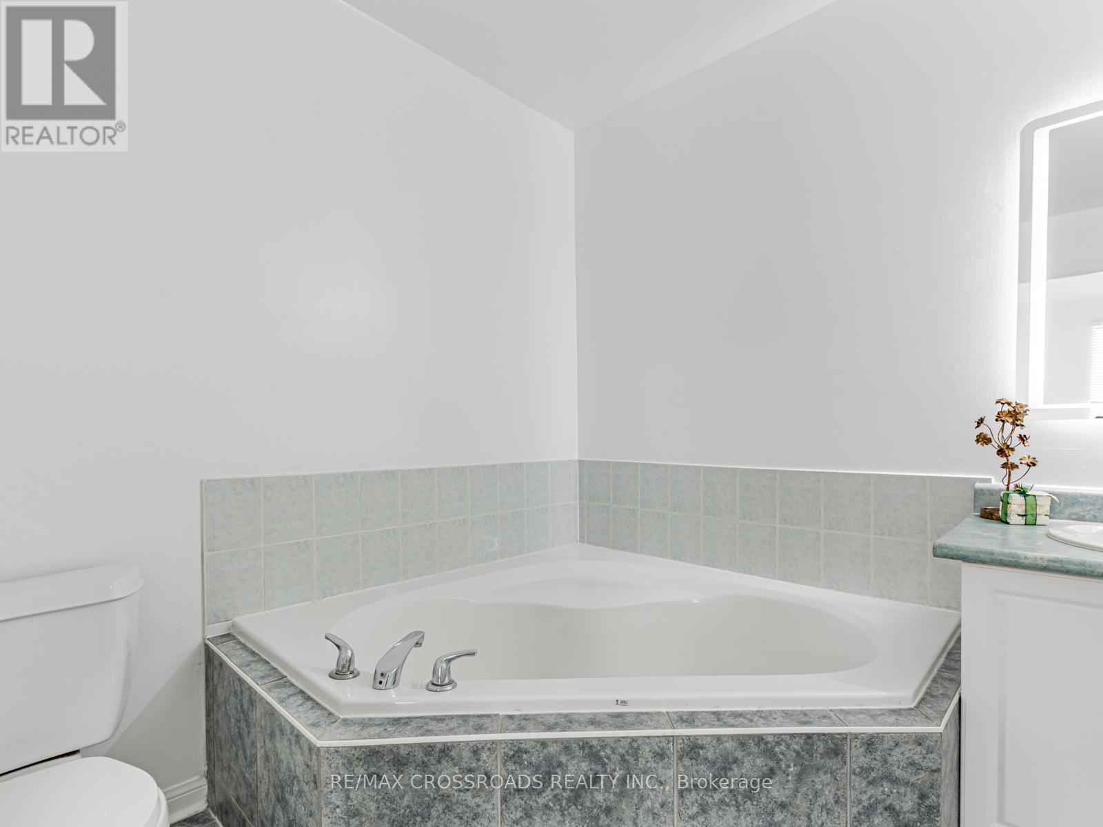 59 - 3051 Finch Avenue, Toronto (Humbermede), Ontario  M9M 0A6 - Photo 30 - W12475233
