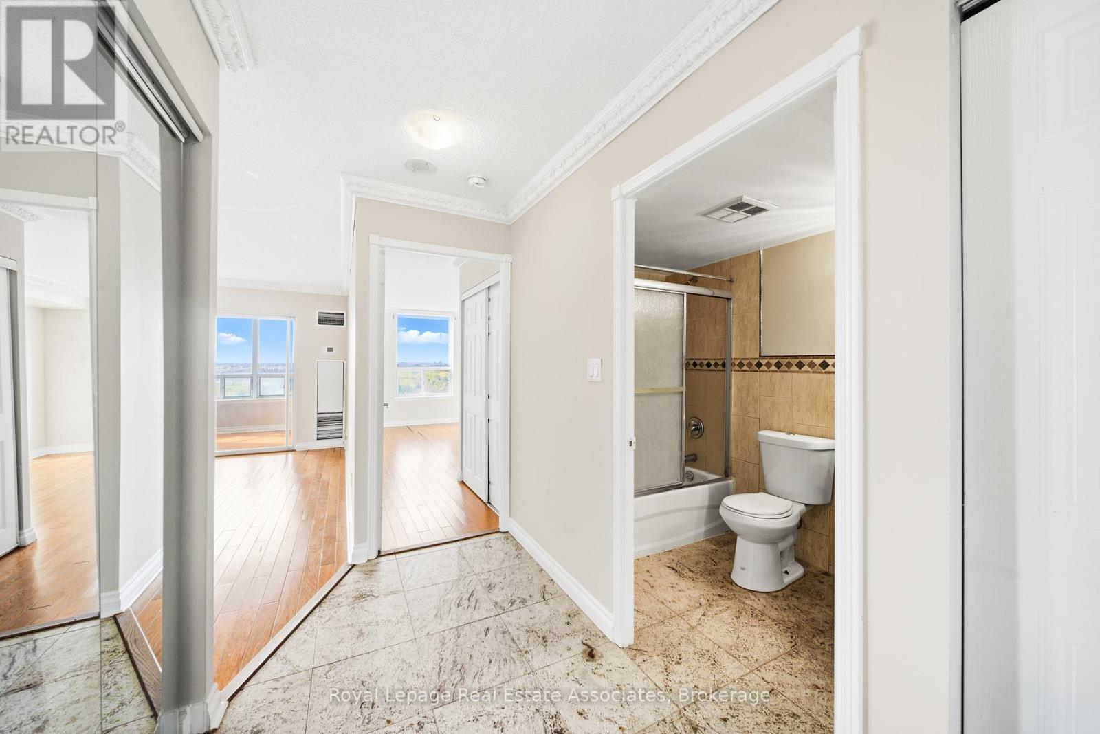 1507 - 135 Hillcrest Avenue, Mississauga, Ontario  L5B 4B1 - Photo 10 - W12475245