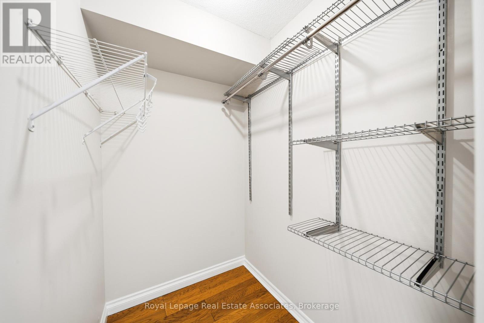 1507 - 135 Hillcrest Avenue, Mississauga, Ontario  L5B 4B1 - Photo 13 - W12475245
