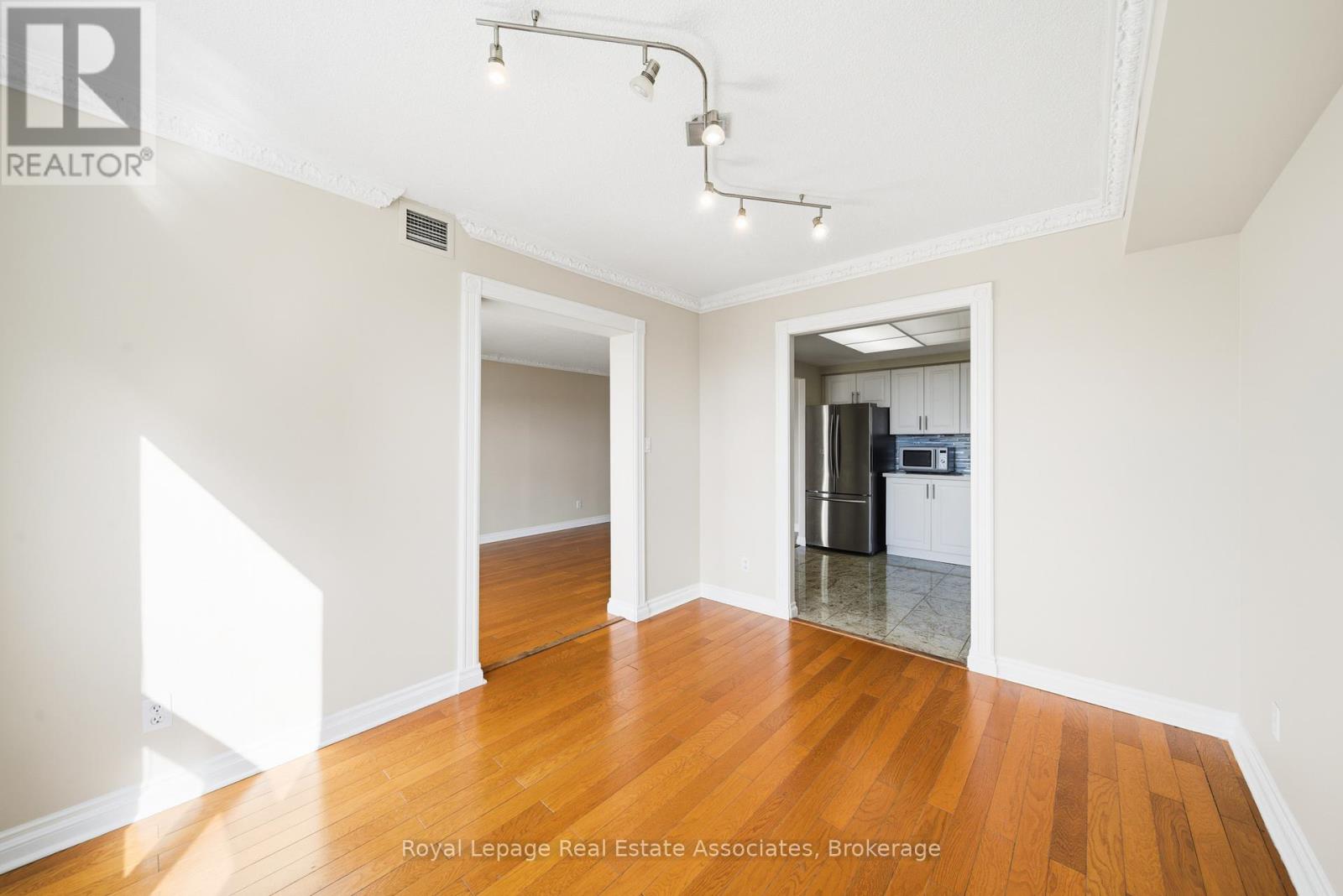 1507 - 135 Hillcrest Avenue, Mississauga, Ontario  L5B 4B1 - Photo 14 - W12475245