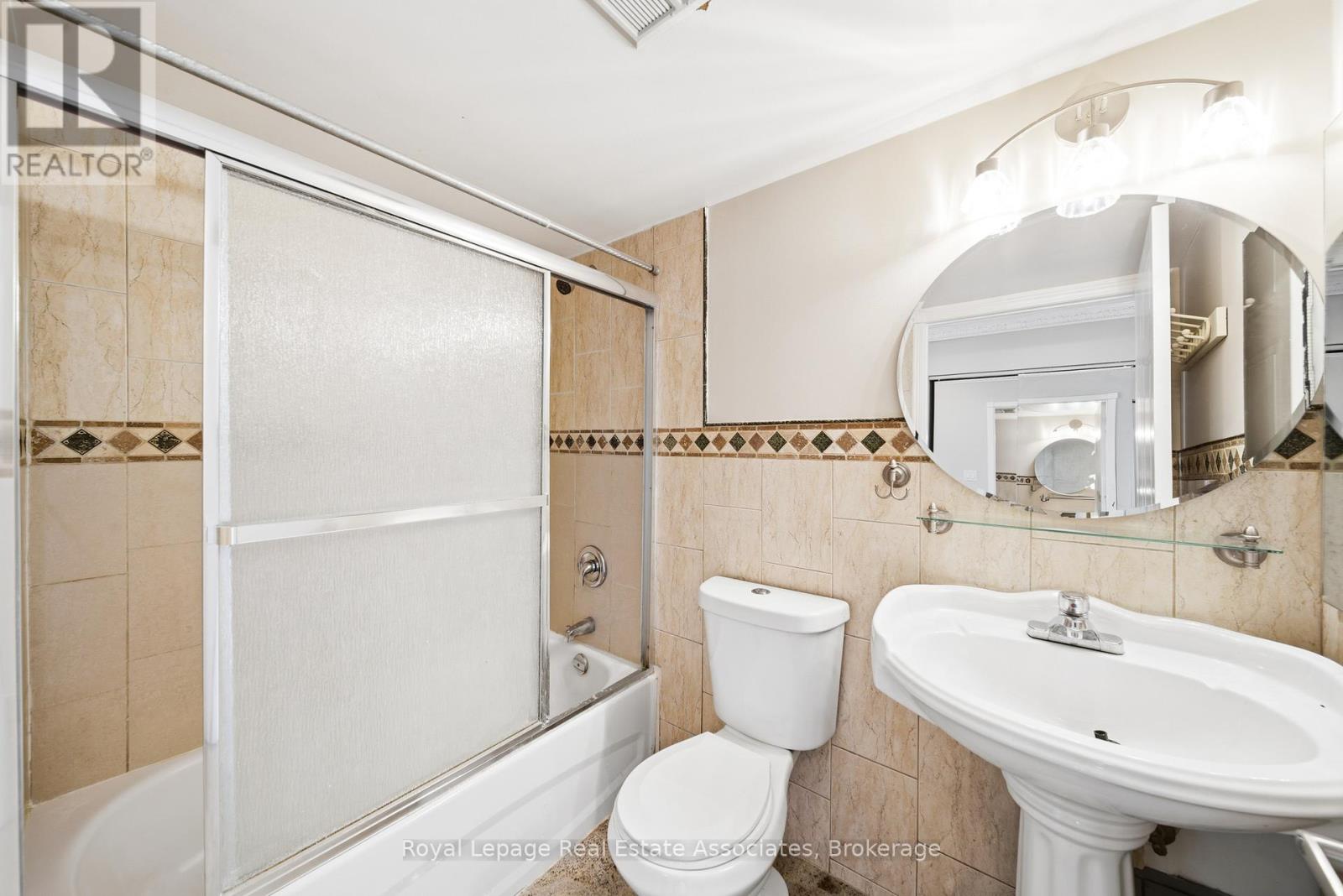 1507 - 135 Hillcrest Avenue, Mississauga, Ontario  L5B 4B1 - Photo 16 - W12475245