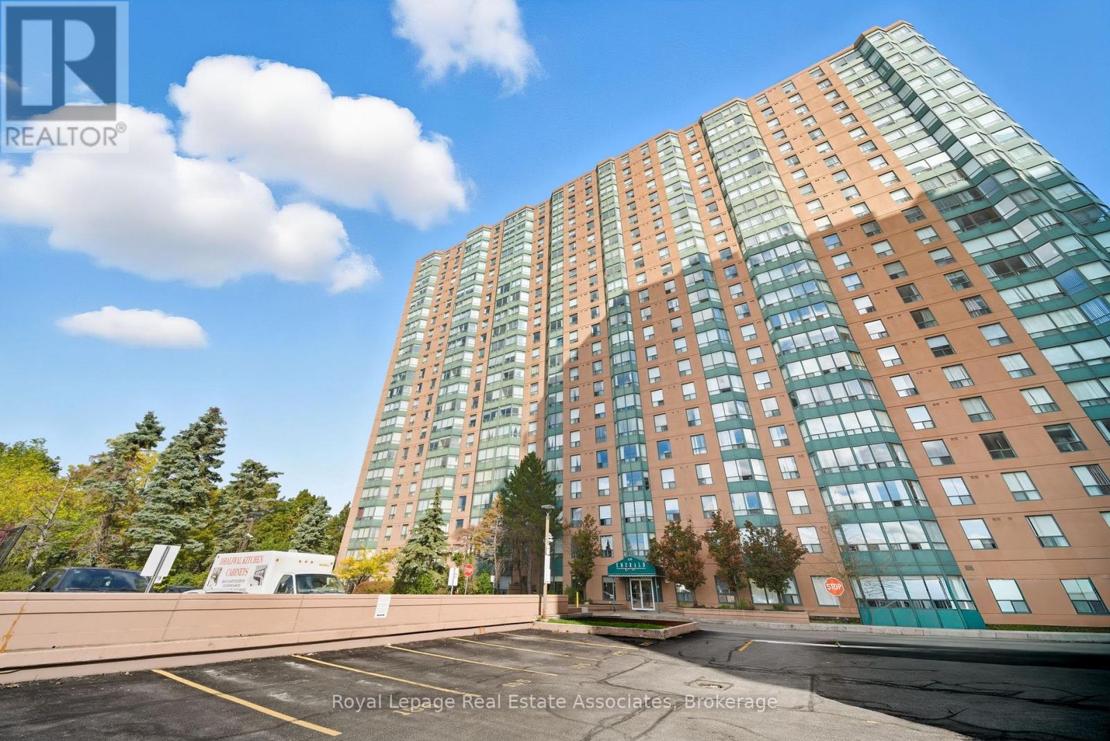 1507 - 135 Hillcrest Avenue, Mississauga, Ontario  L5B 4B1 - Photo 18 - W12475245
