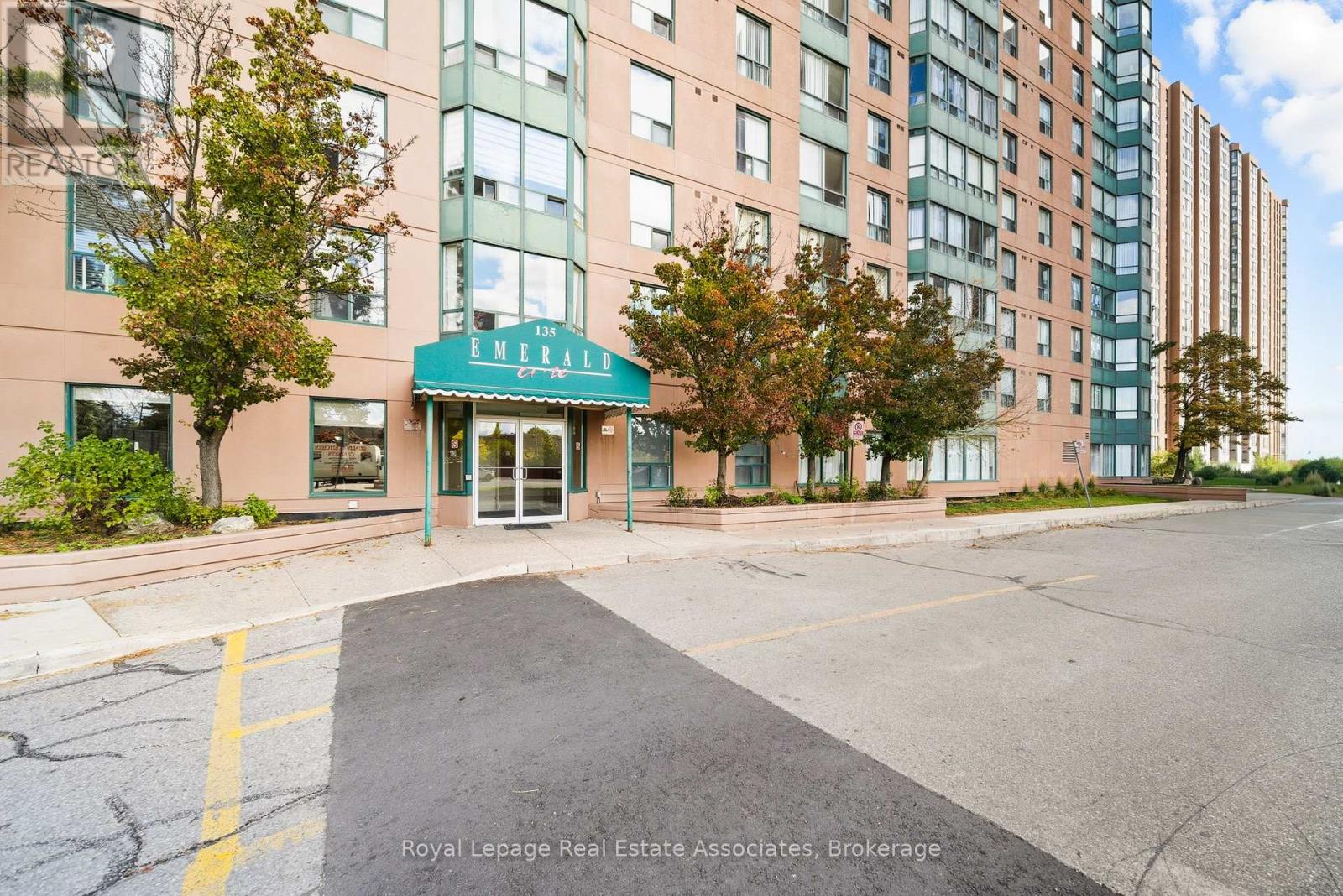 1507 - 135 Hillcrest Avenue, Mississauga, Ontario  L5B 4B1 - Photo 19 - W12475245