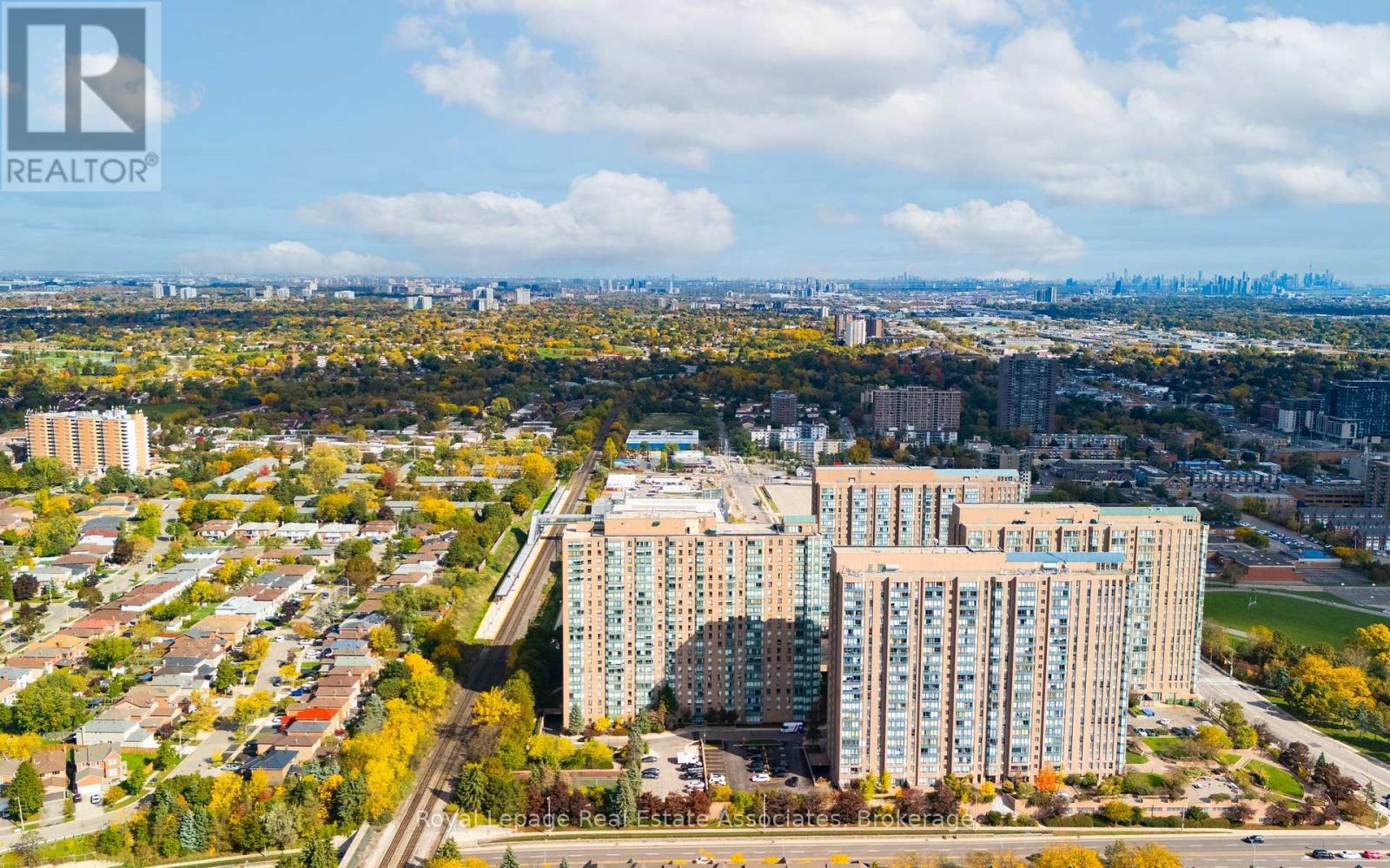 1507 - 135 Hillcrest Avenue, Mississauga, Ontario  L5B 4B1 - Photo 21 - W12475245