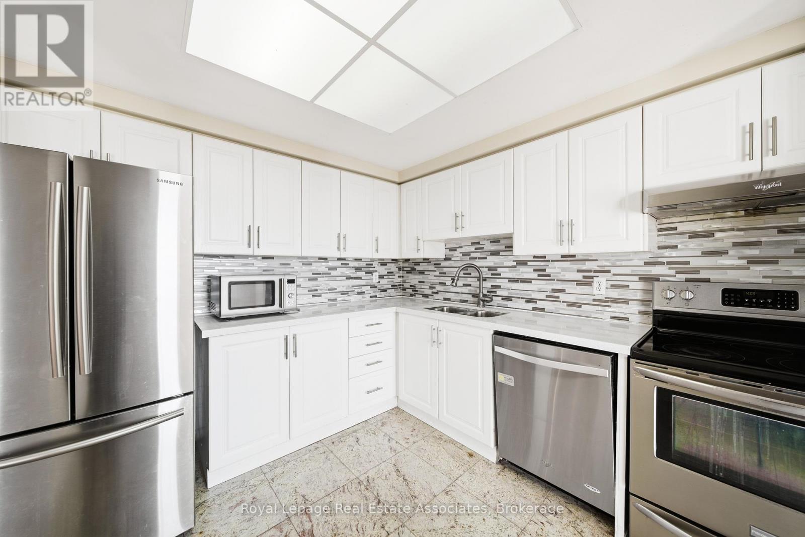 1507 - 135 Hillcrest Avenue, Mississauga, Ontario  L5B 4B1 - Photo 4 - W12475245