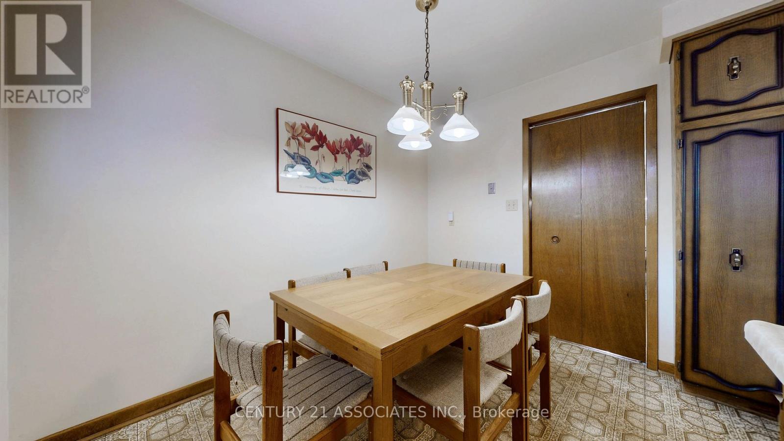 1217 Alexandra Avenue, Mississauga, Ontario  L5E 2A4 - Photo 16 - W12475265