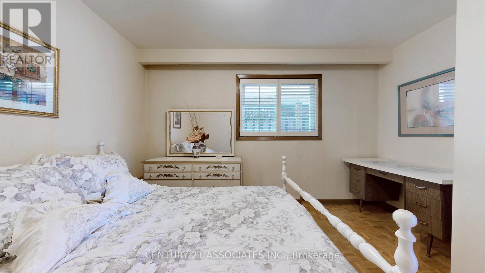 1217 Alexandra Avenue, Mississauga, Ontario  L5E 2A4 - Photo 28 - W12475265