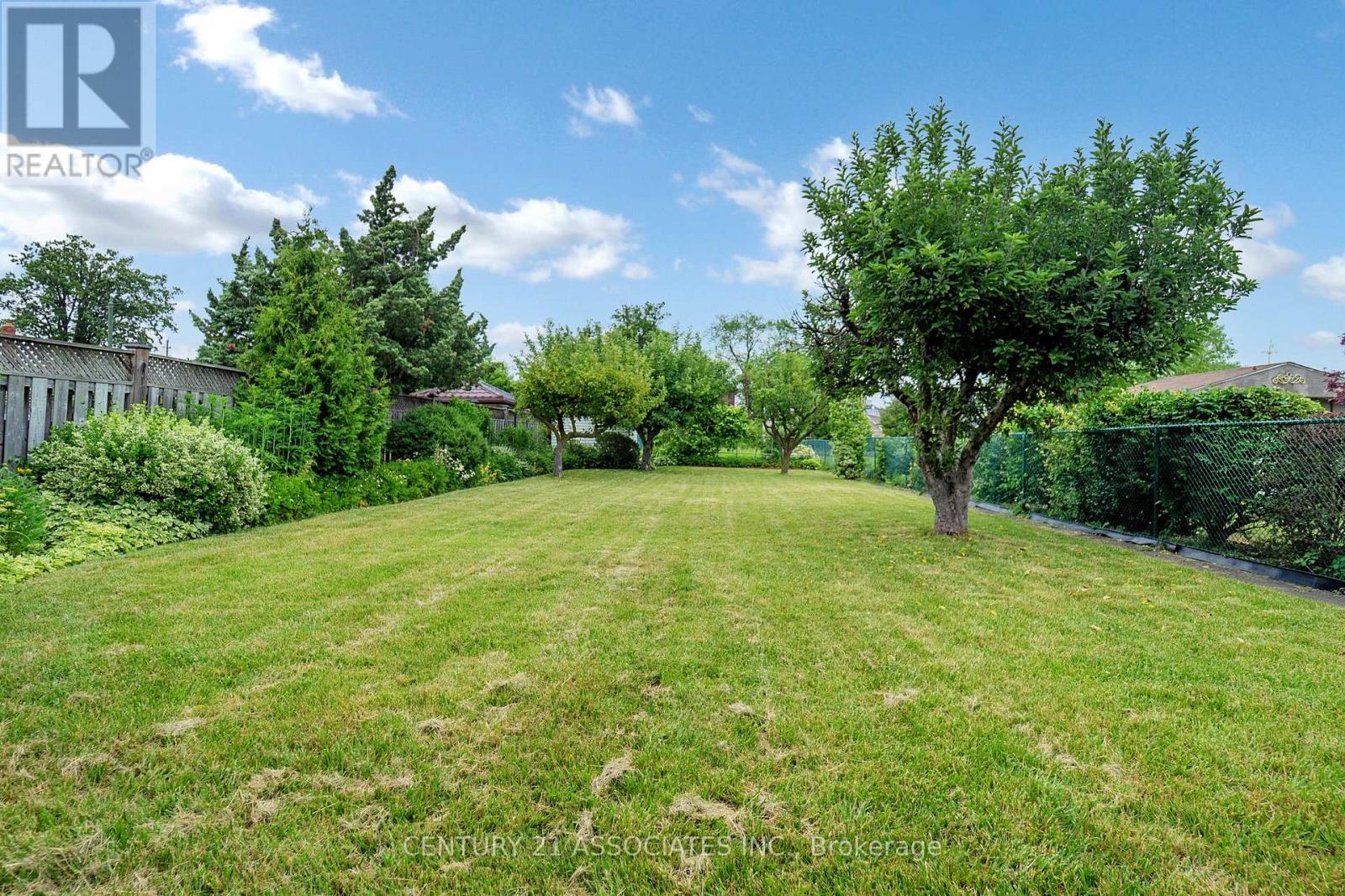 1217 Alexandra Avenue, Mississauga, Ontario  L5E 2A4 - Photo 43 - W12475265