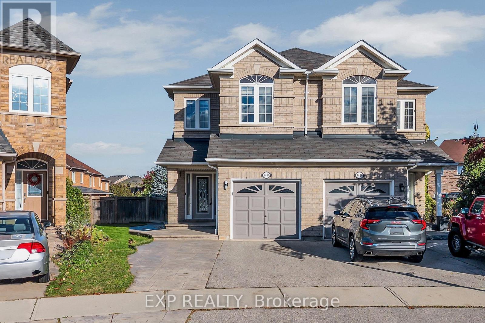 3438 Fountain Park Avenue, Mississauga, Ontario  L5M 7E3 - Photo 2 - W12475273