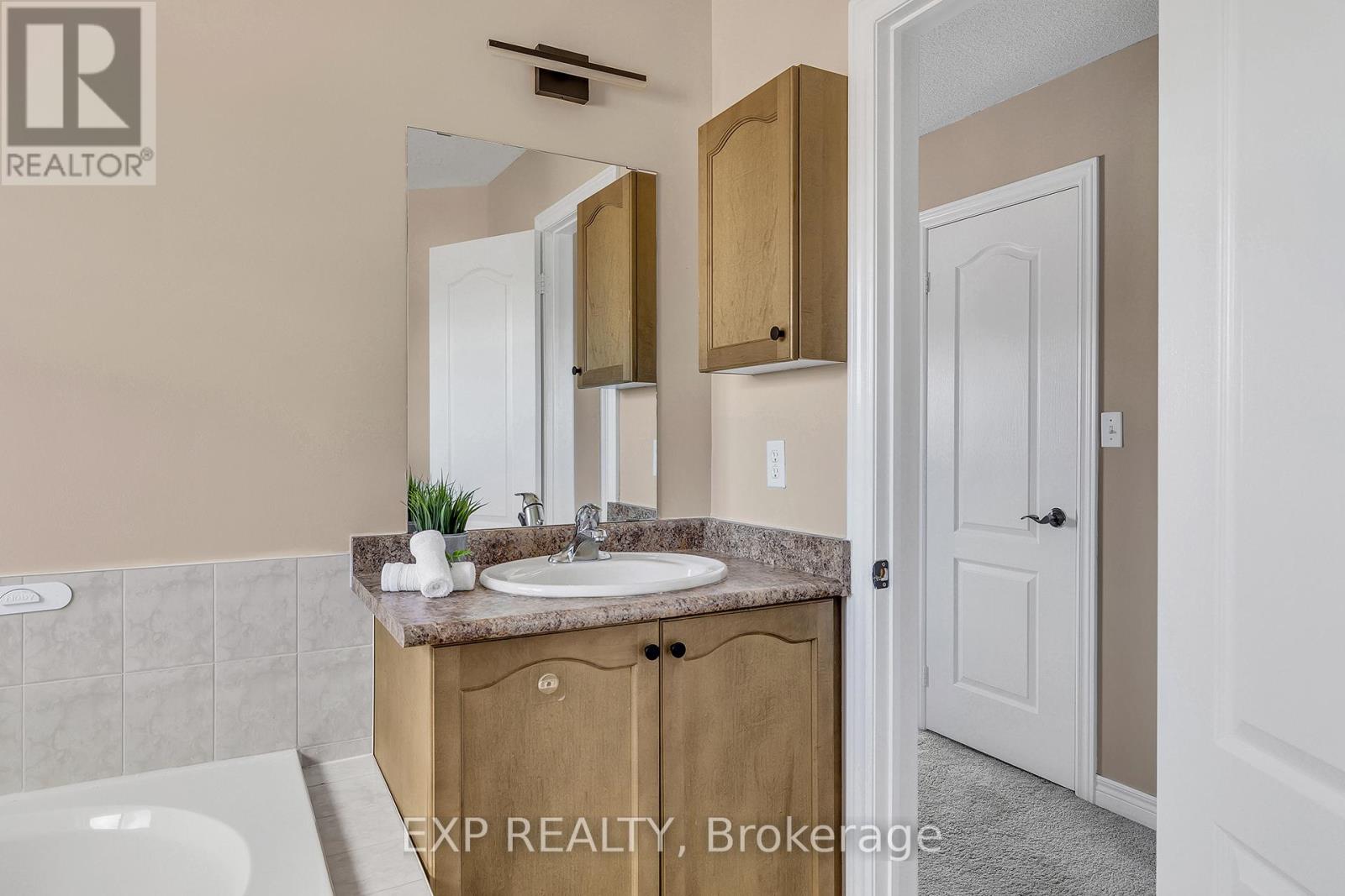 3438 Fountain Park Avenue, Mississauga, Ontario  L5M 7E3 - Photo 20 - W12475273